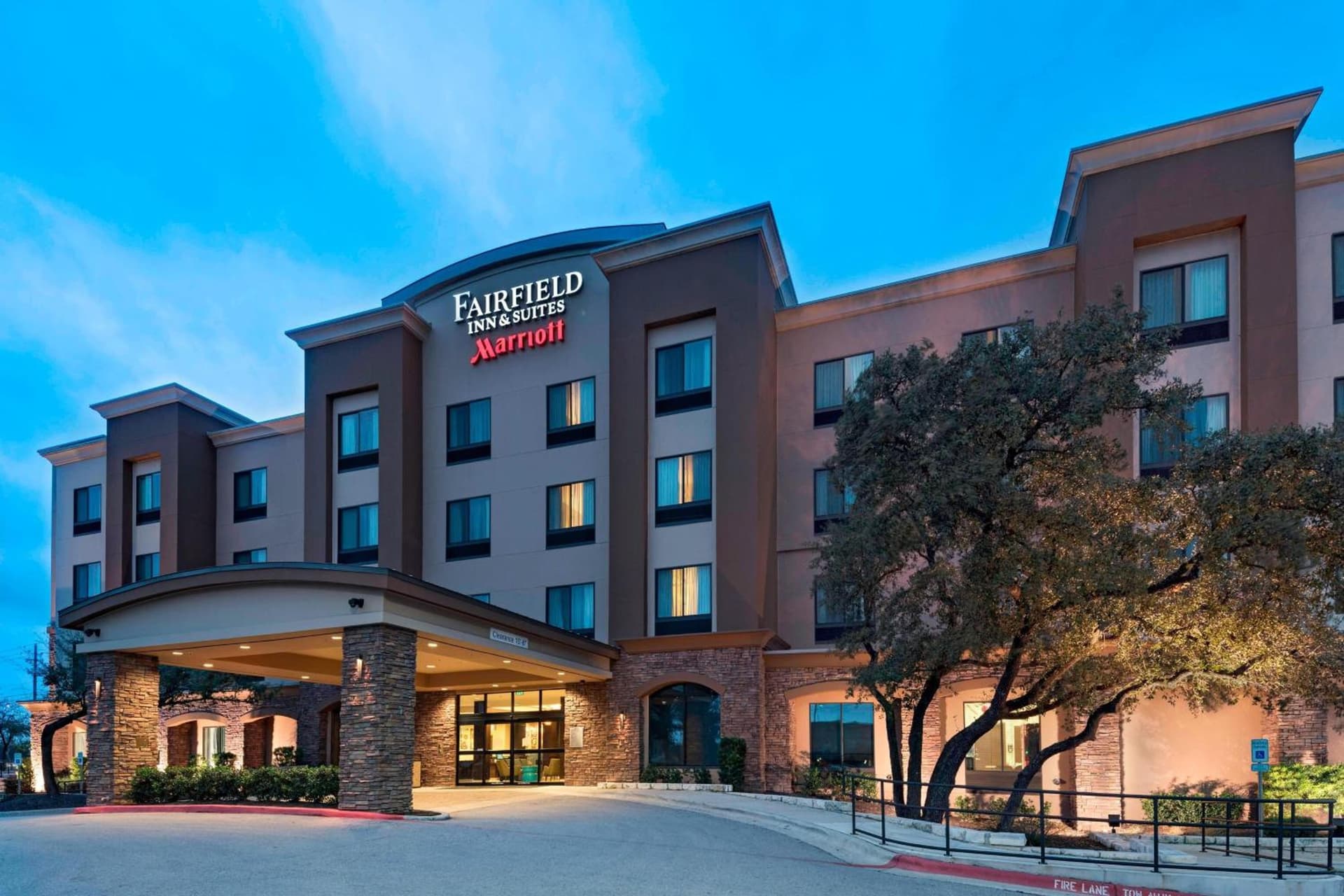 Fairfield Inn and Suites by Marriott Austin Northwest/Research Blvd property views in Austin, TX — gallery photo 3