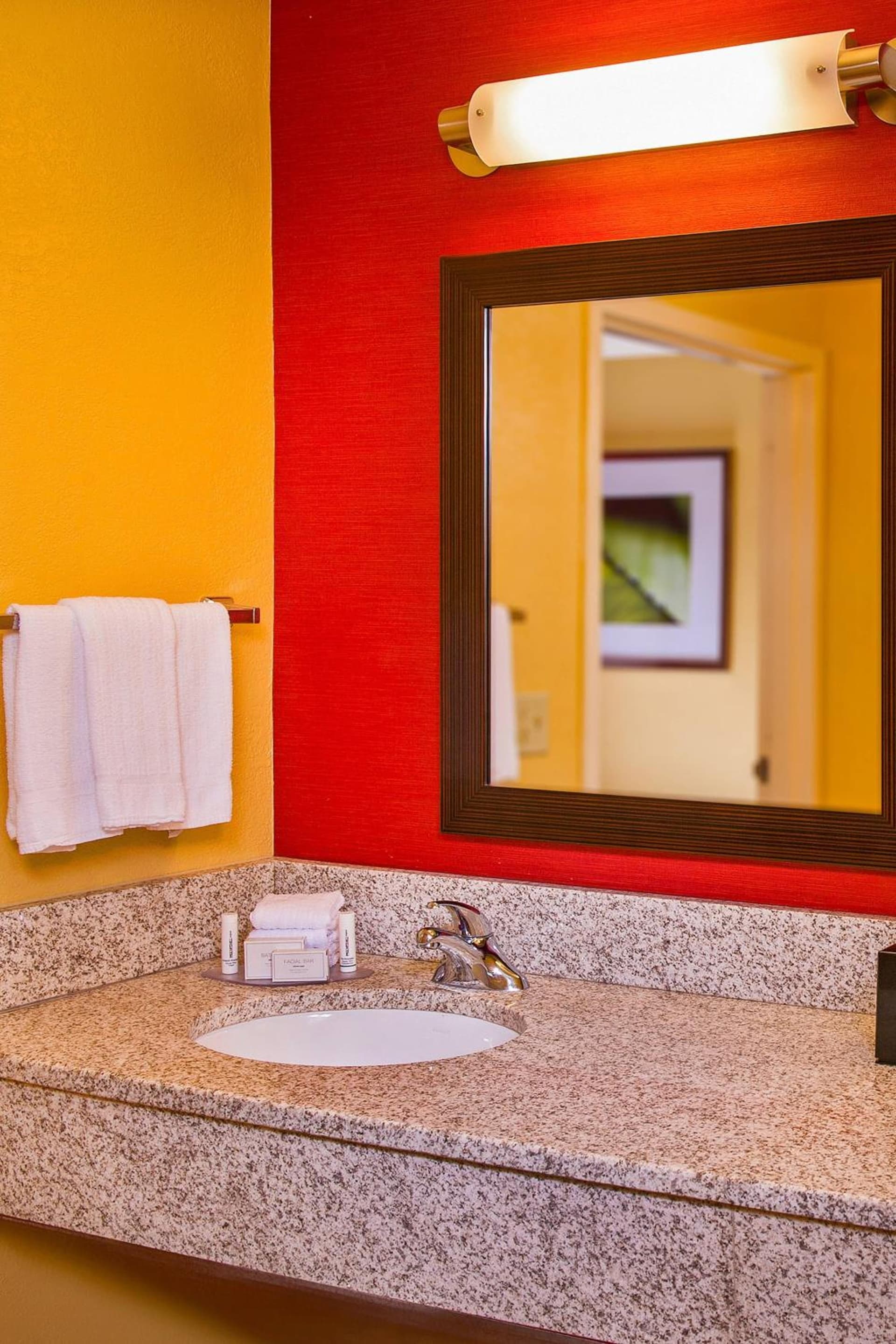 Courtyard by Marriott North Charleston Airport Coliseum gallery photo in Charleston, SC — image 8