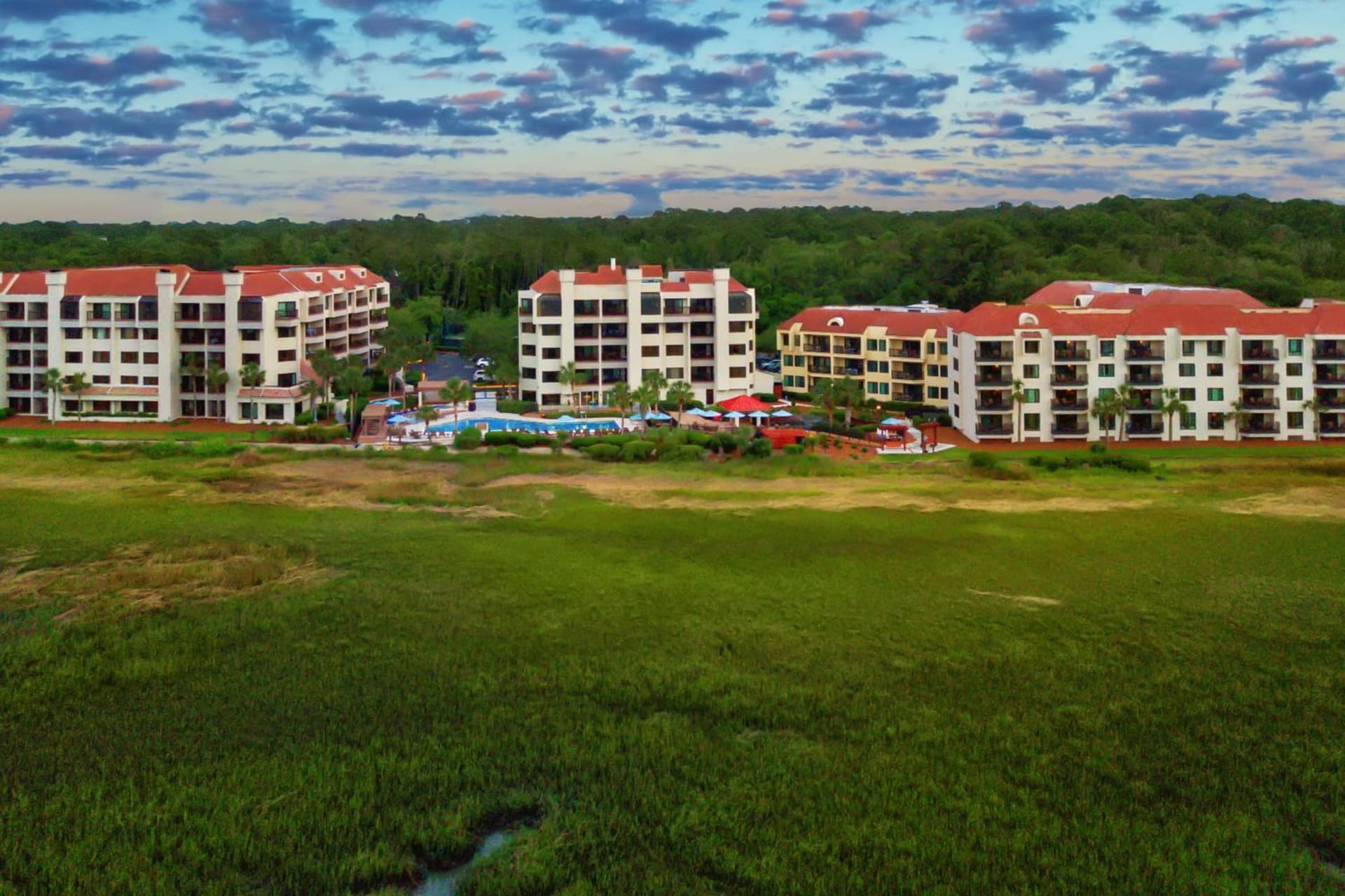 Marriott's Harbour Point and Sunset Pointe at Shelter Cove featured exterior or lobby in Hilton Head Island, SC — similar hotel