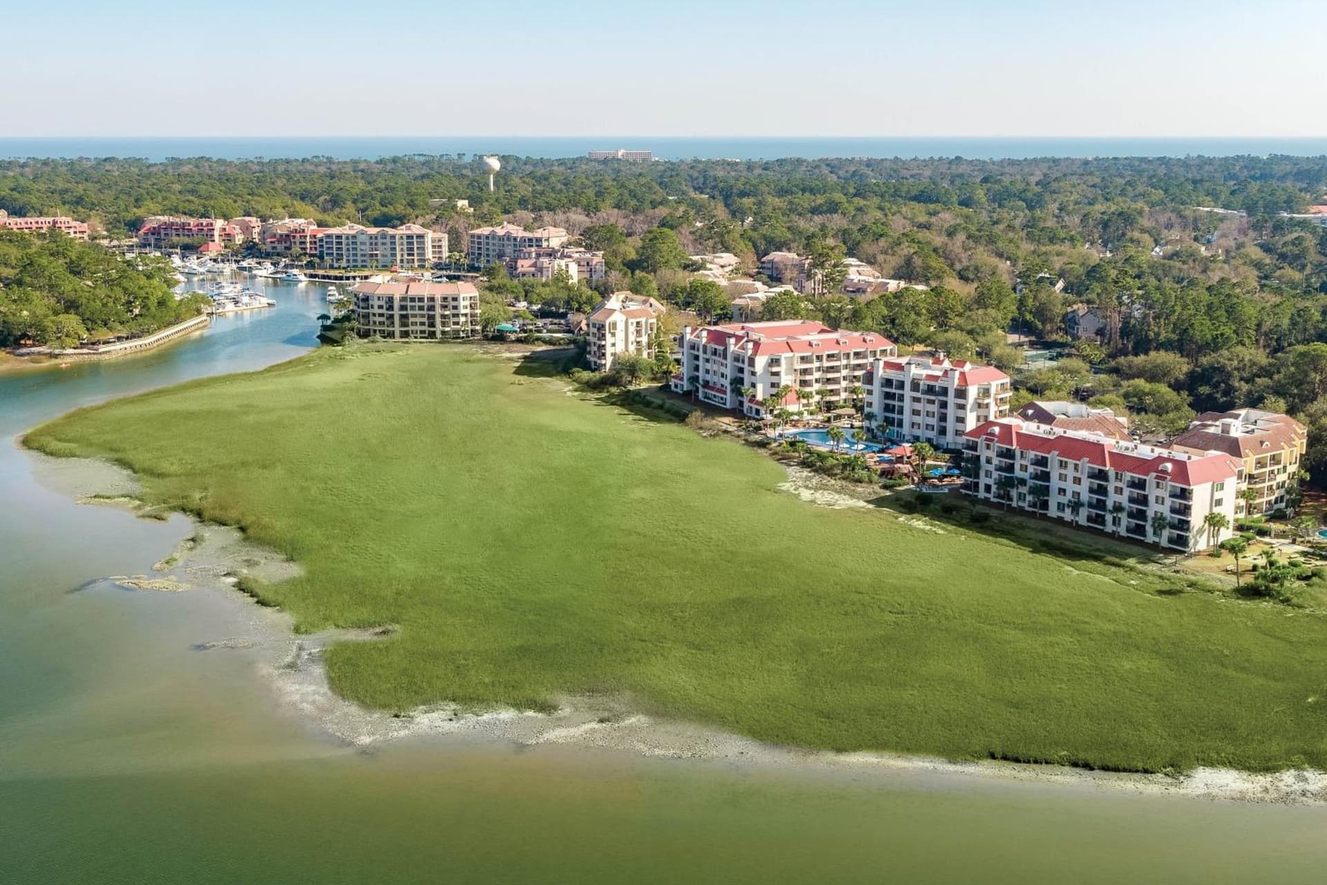 Marriott's Harbour Point and Sunset Pointe at Shelter Cove interior in Hilton Head Island, SC — gallery photo 2