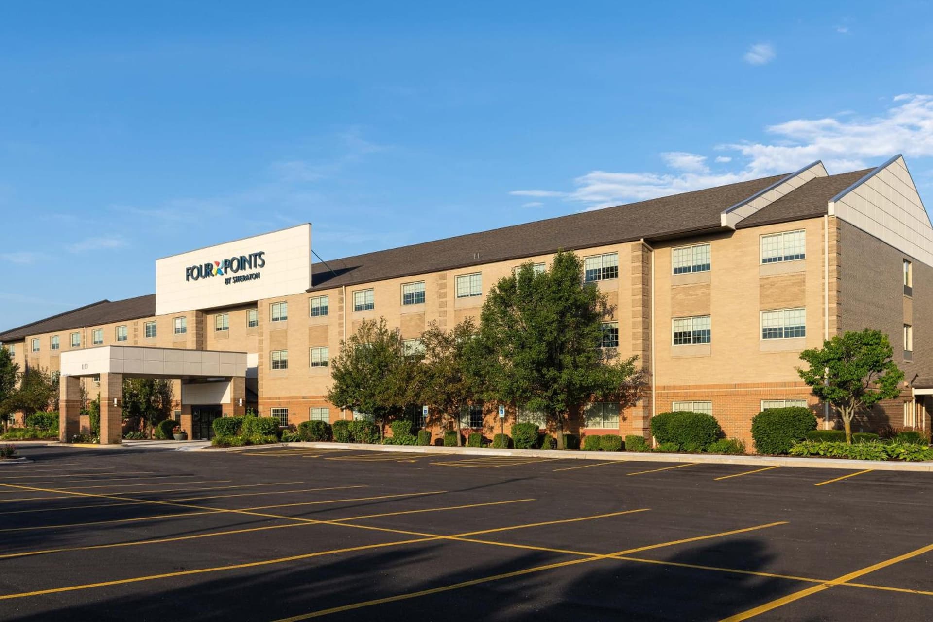 Four Points by Sheraton Chicago Schaumburg featured exterior or lobby in Schaumburg, IL — similar hotel