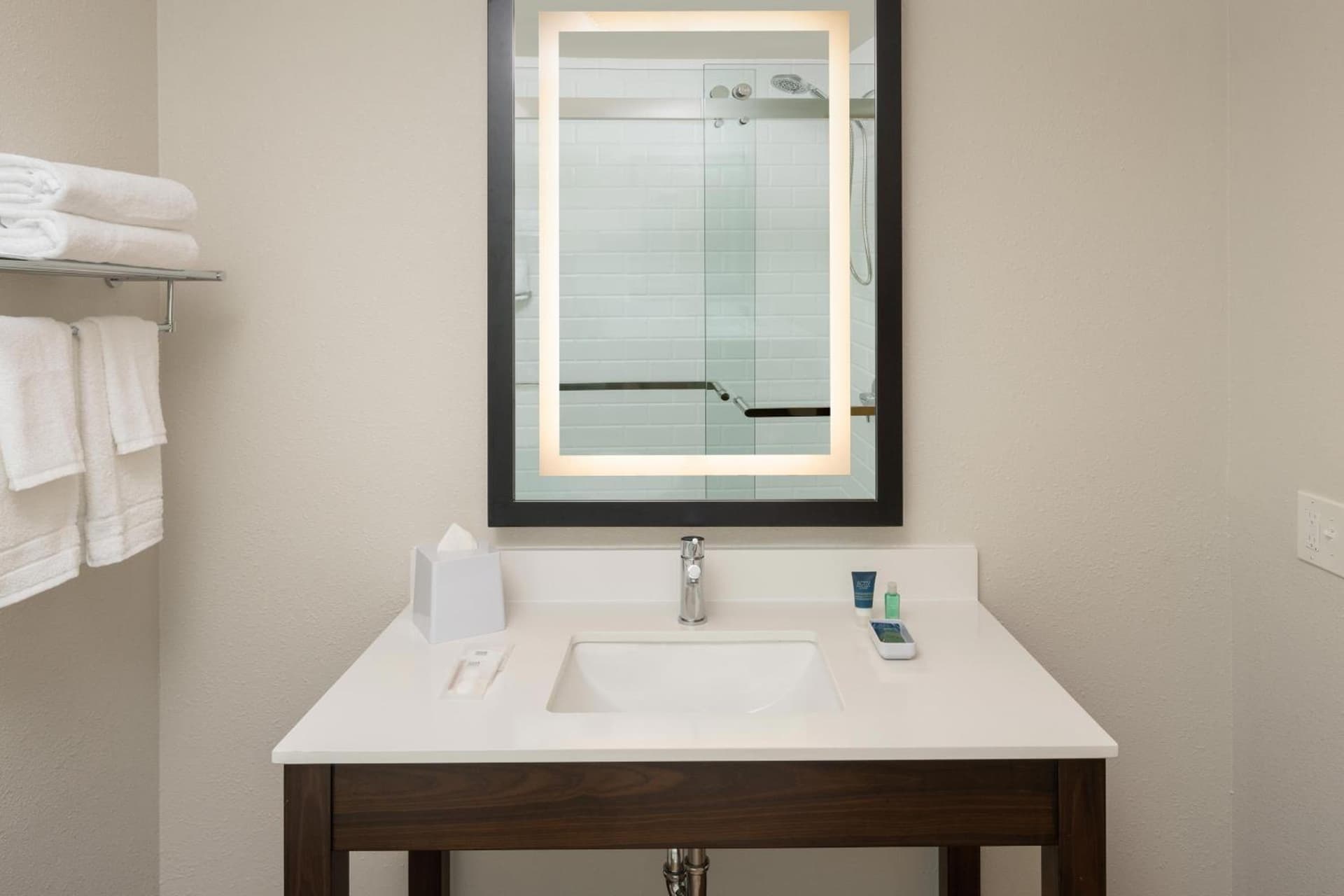 Four Points by Sheraton Chicago Schaumburg gallery photo in Schaumburg, IL — image 24