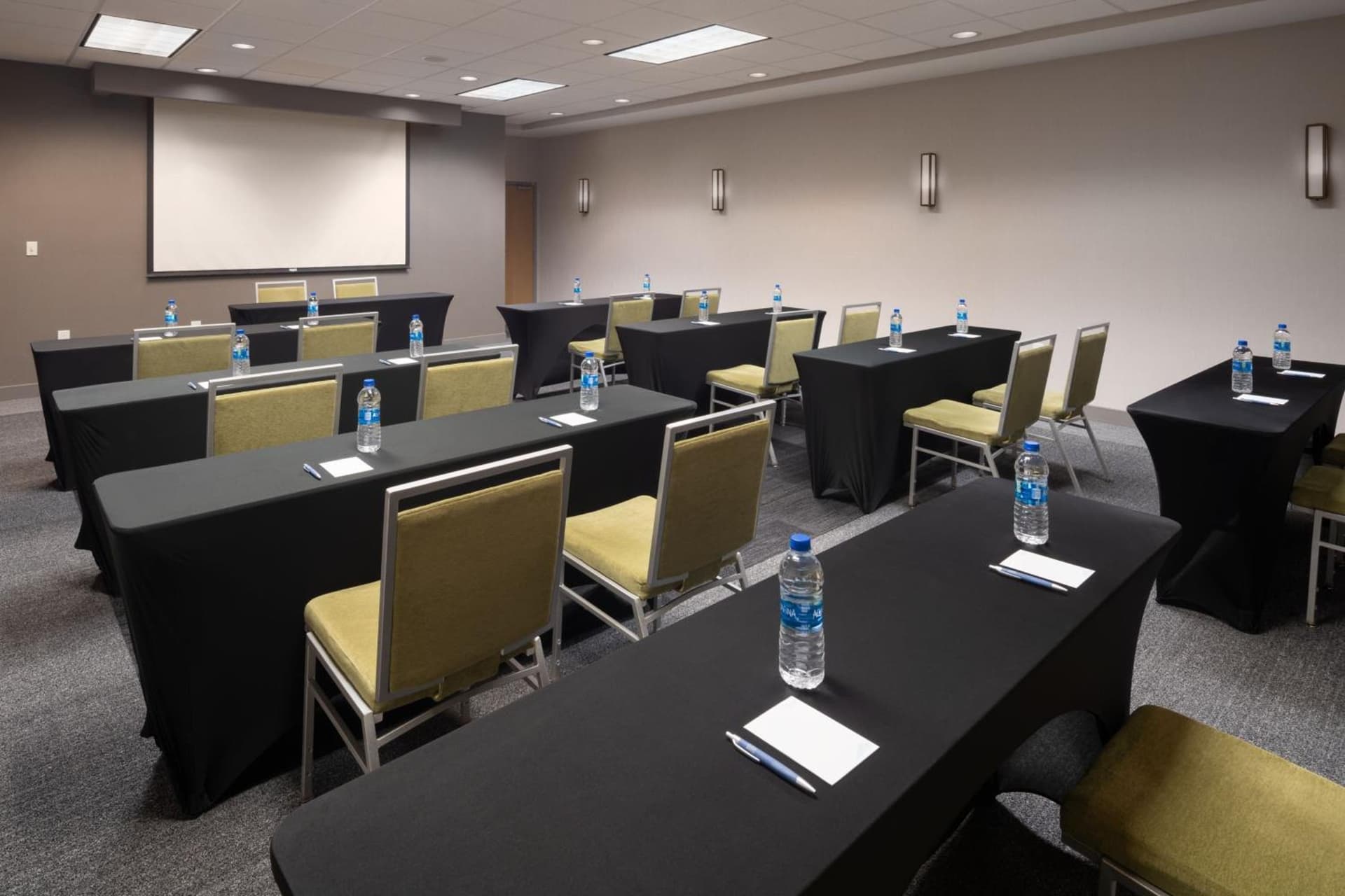 Four Points by Sheraton Chicago Schaumburg gallery photo in Schaumburg, IL — image 10