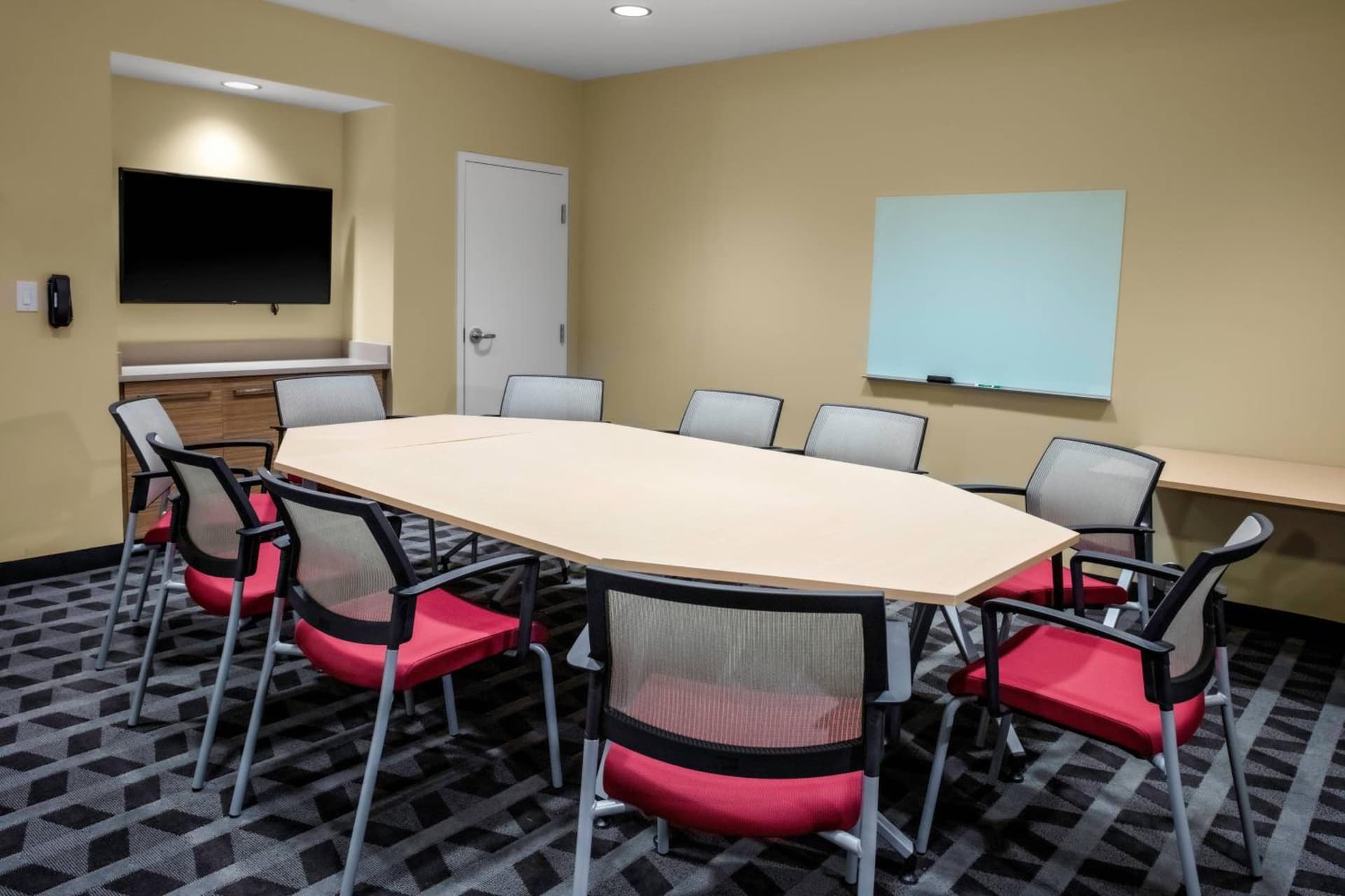 TownePlace Suites by Marriott Gainesville interior in Gainesville, GA — gallery photo 2