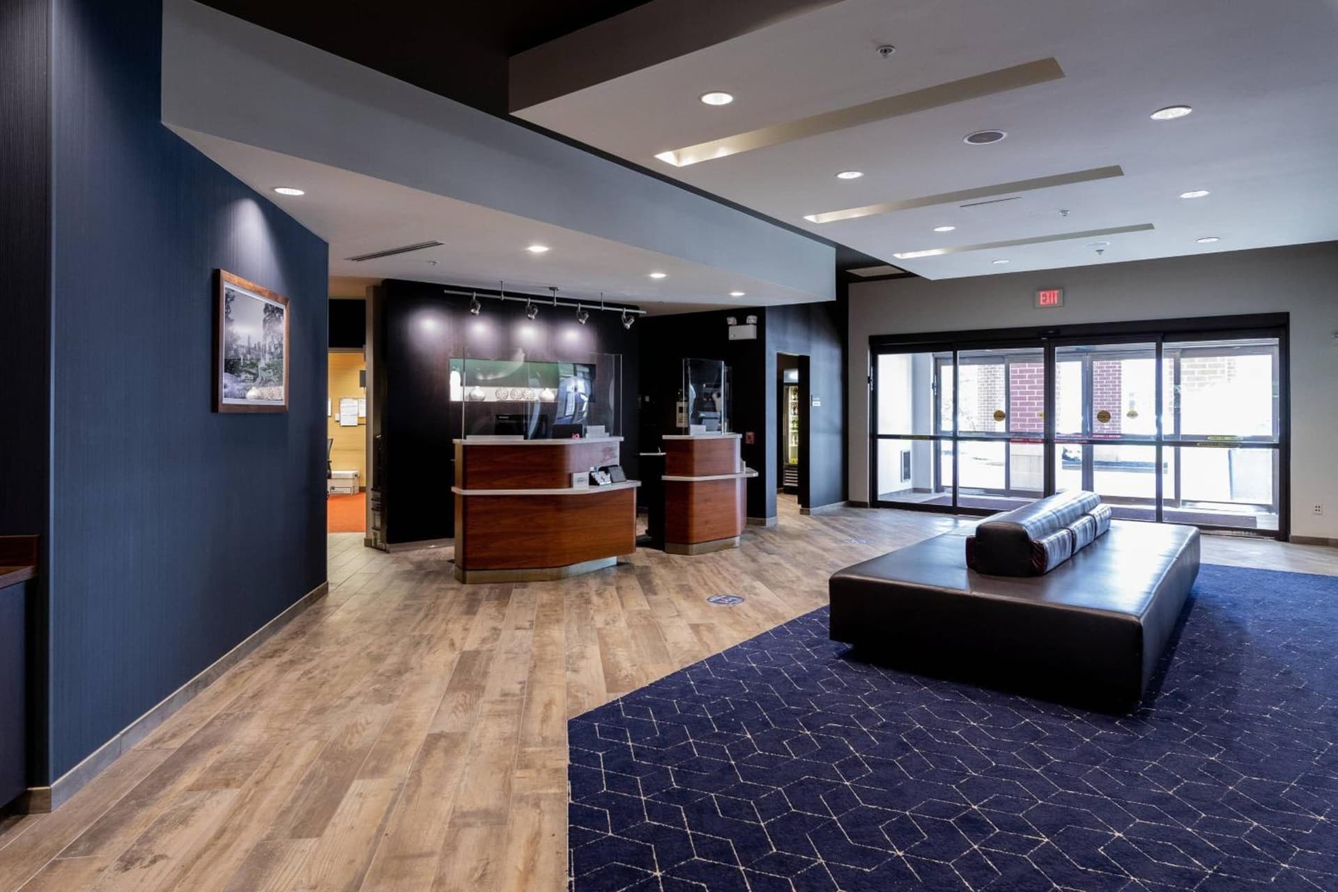 Courtyard by Marriott Cincinnati Midtown/Rookwood interior in Cincinnati, OH — gallery photo 2