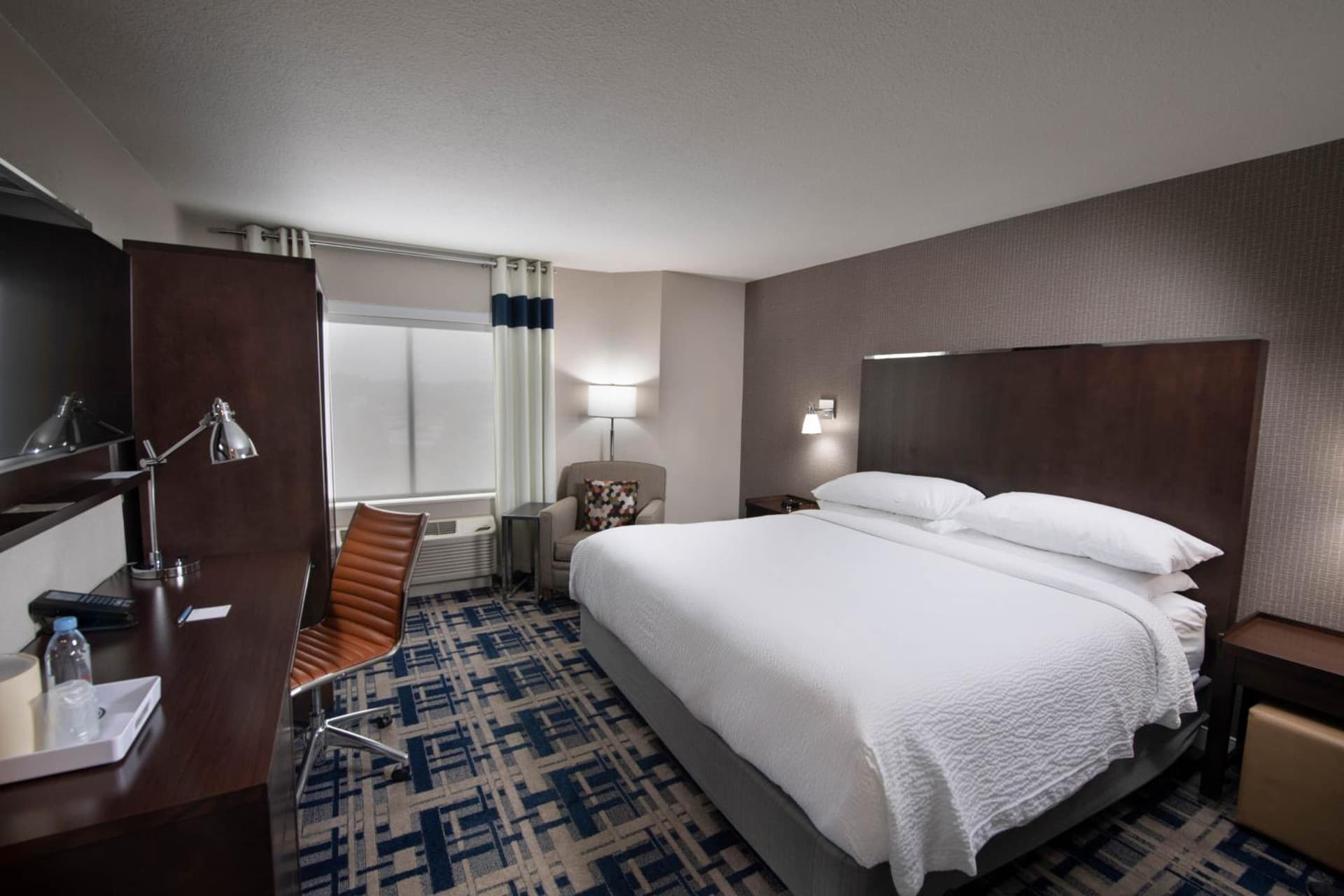 Four Points by Sheraton Charlotte - Lake Norman property views in Huntersville, NC — gallery photo 3