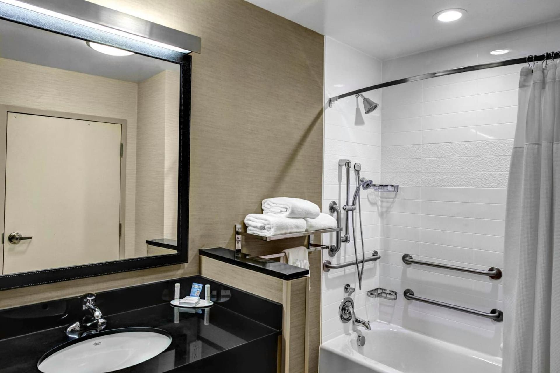 Fairfield Inn & Suites by Marriott Lansing at Eastwood gallery photo in Lansing, MI — image 15