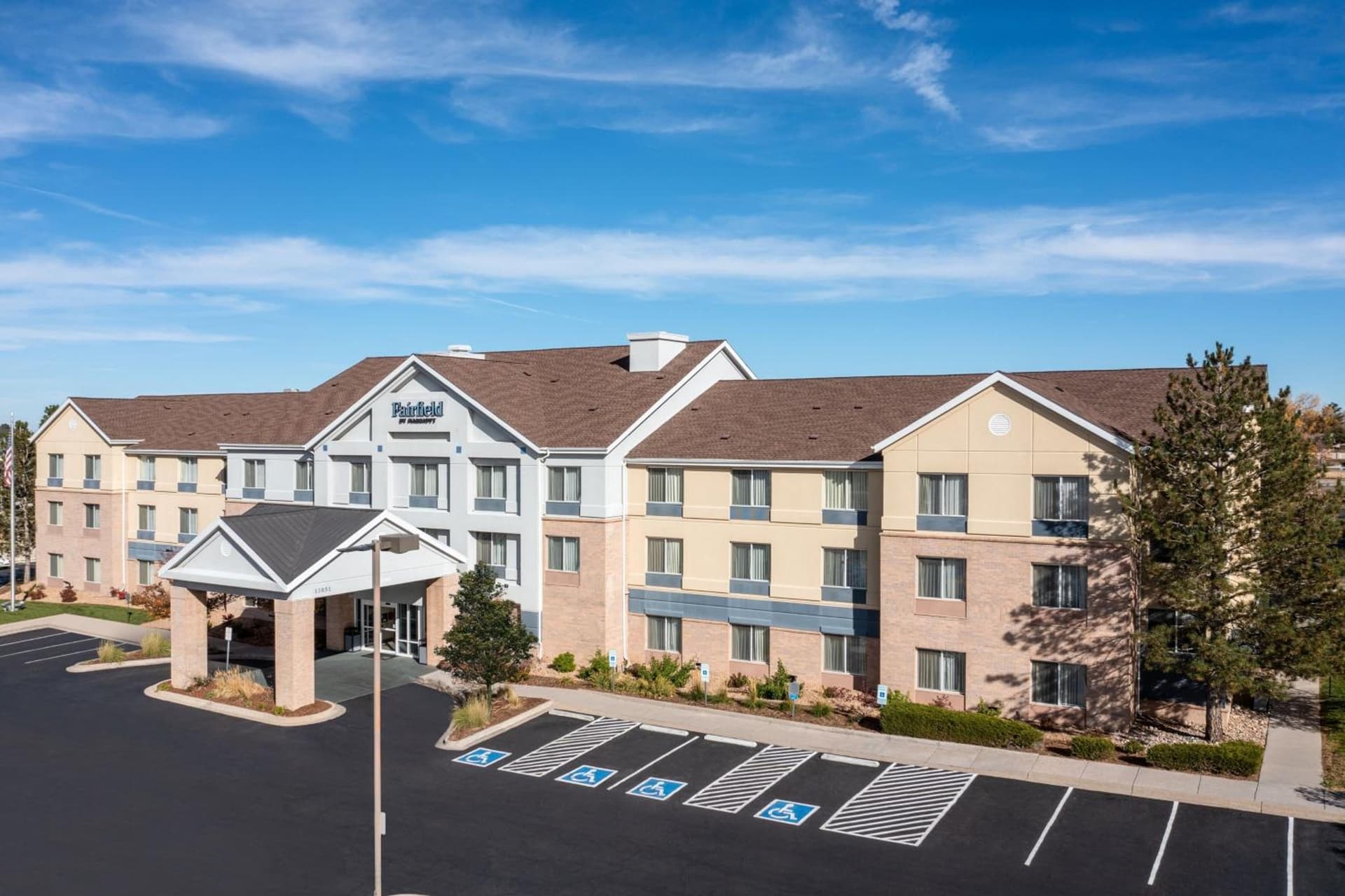 Fairfield Inn & Suites by Marriott Denver Aurora/Medical Center interior in Aurora, CO — gallery photo 2