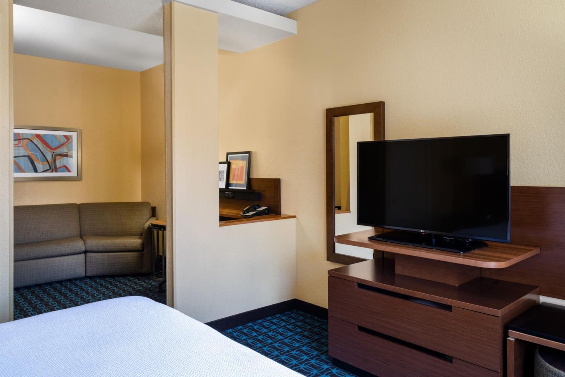 Fairfield Inn & Suites by Marriott Denver Aurora/Medical Center interior in Aurora, CO — gallery photo 2