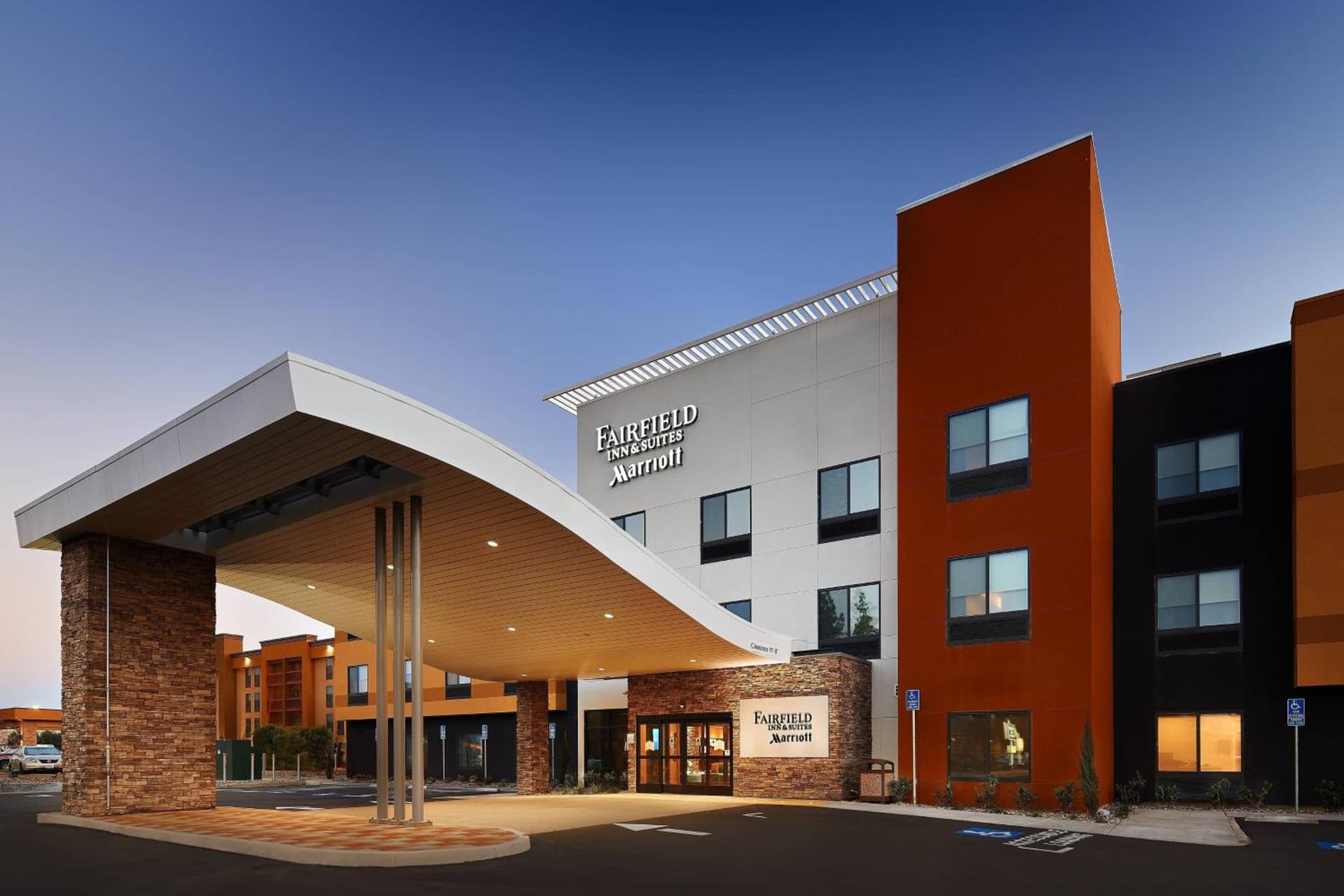 Fairfield Inn & Suites by Marriott Fresno Yosemite International Airport interior in Fresno, CA — gallery photo 2