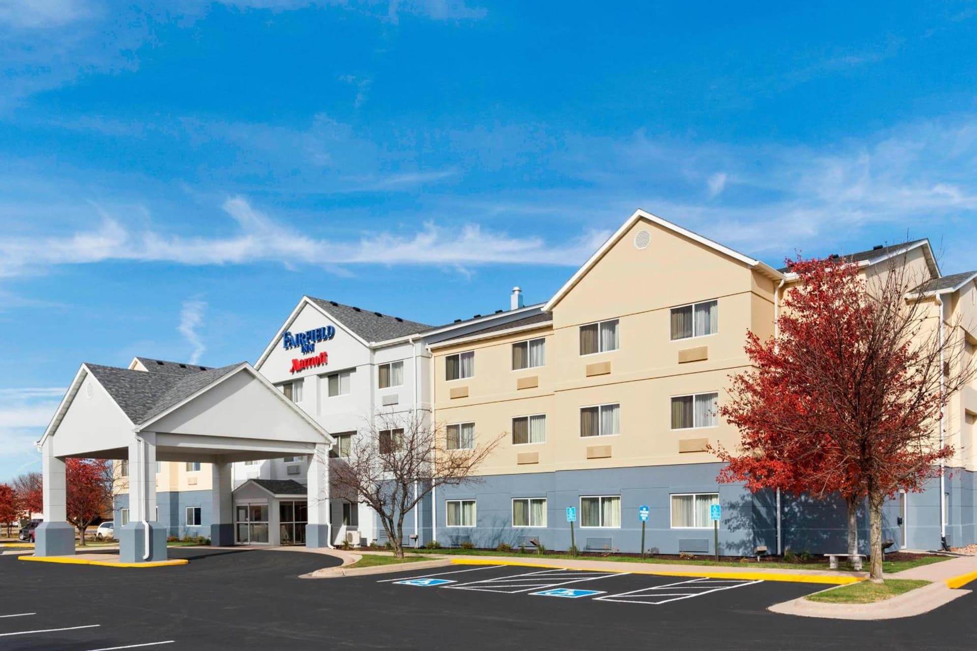 Fairfield Inn & Suites by Marriott Mankato interior in Mankato, MN — gallery photo 2