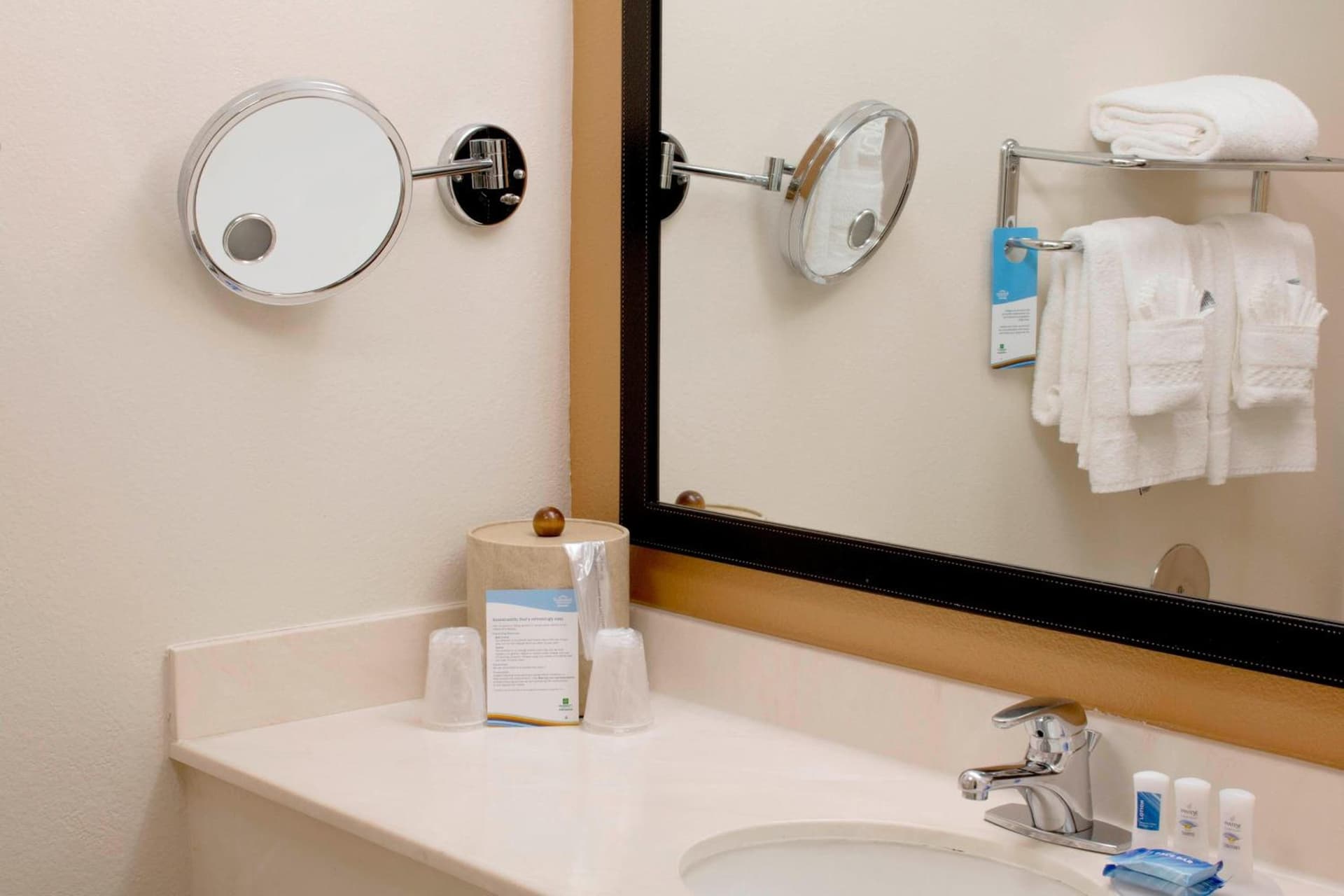 Fairfield Inn & Suites Oakland Hayward interior in Hayward, CA — gallery photo 2