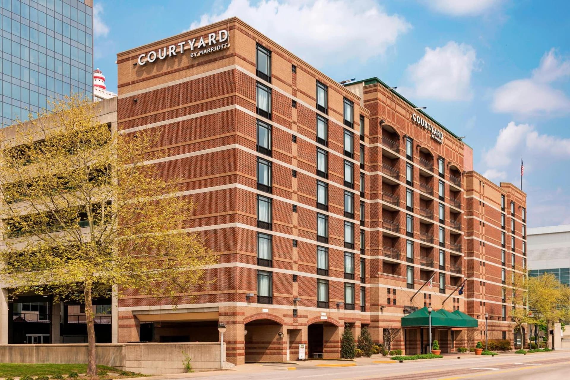 Courtyard by Marriott Louisville Downtown interior in Louisville, KY — gallery photo 2