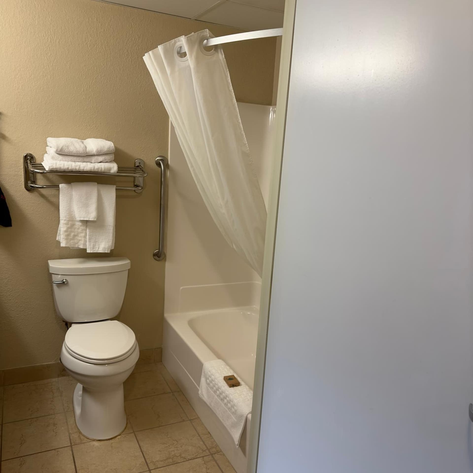 Sleep Inn & Suites near Spirit Mountain gallery photo in Duluth, MN — image 25