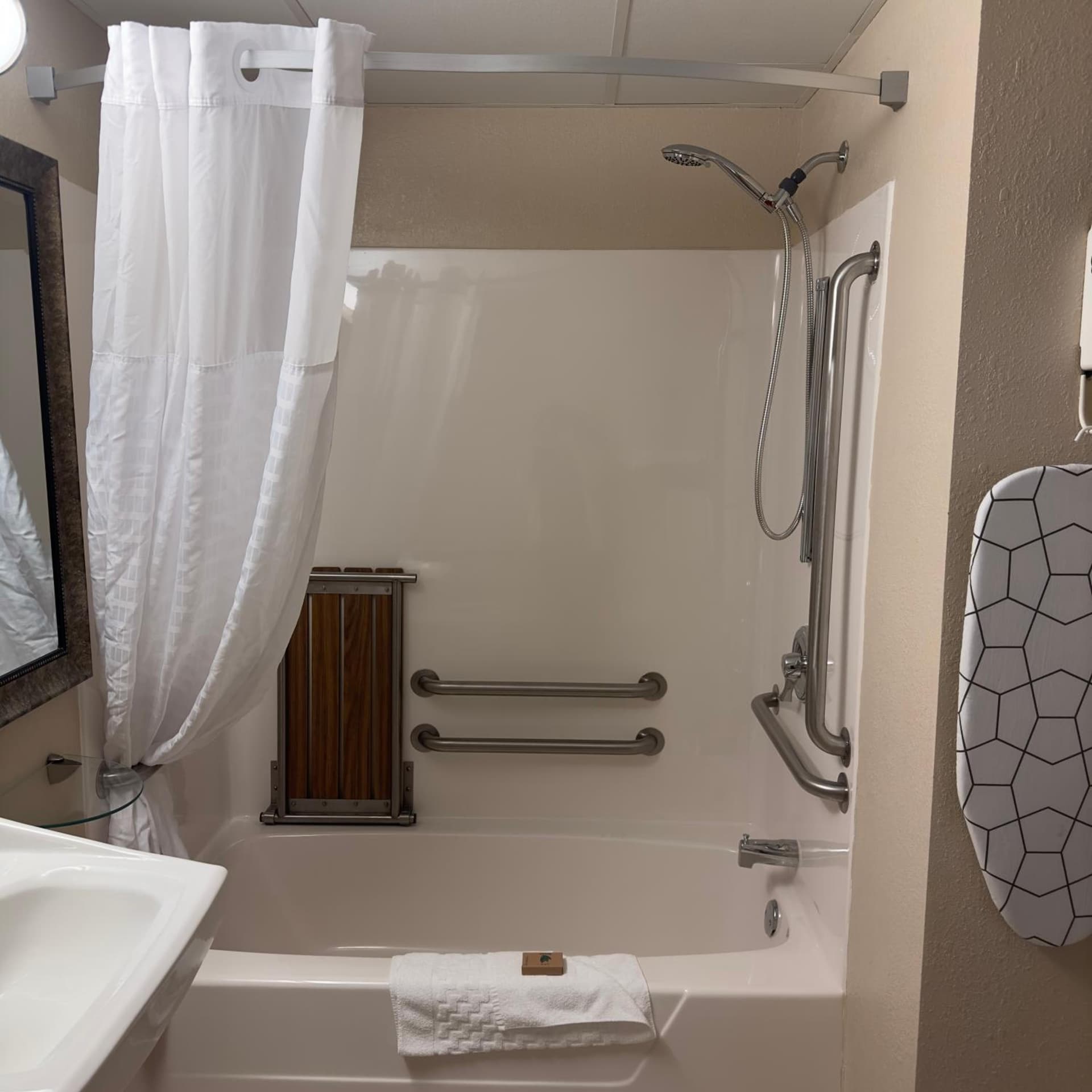 Sleep Inn & Suites near Spirit Mountain gallery photo in Duluth, MN — image 19