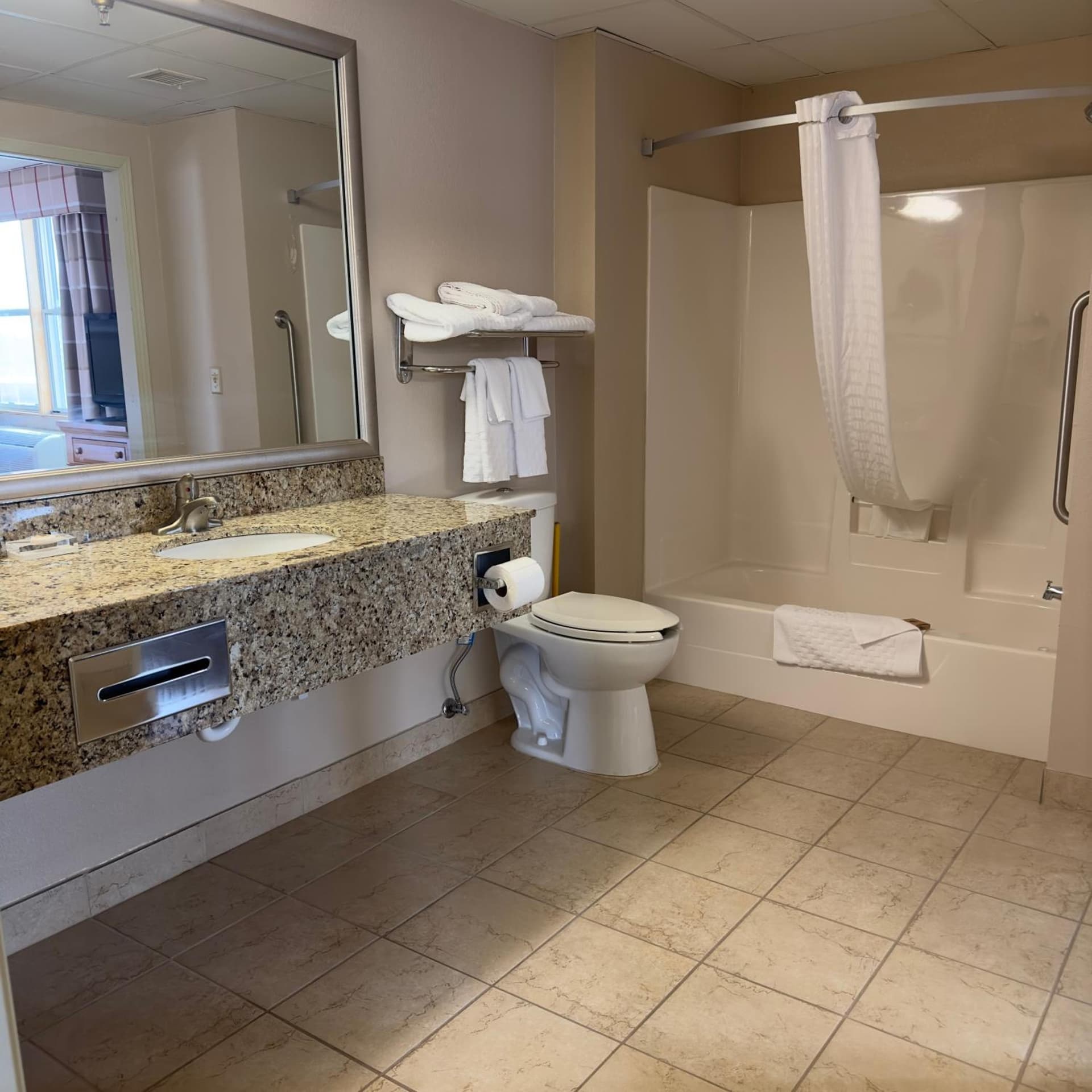 Sleep Inn & Suites near Spirit Mountain gallery photo in Duluth, MN — image 13