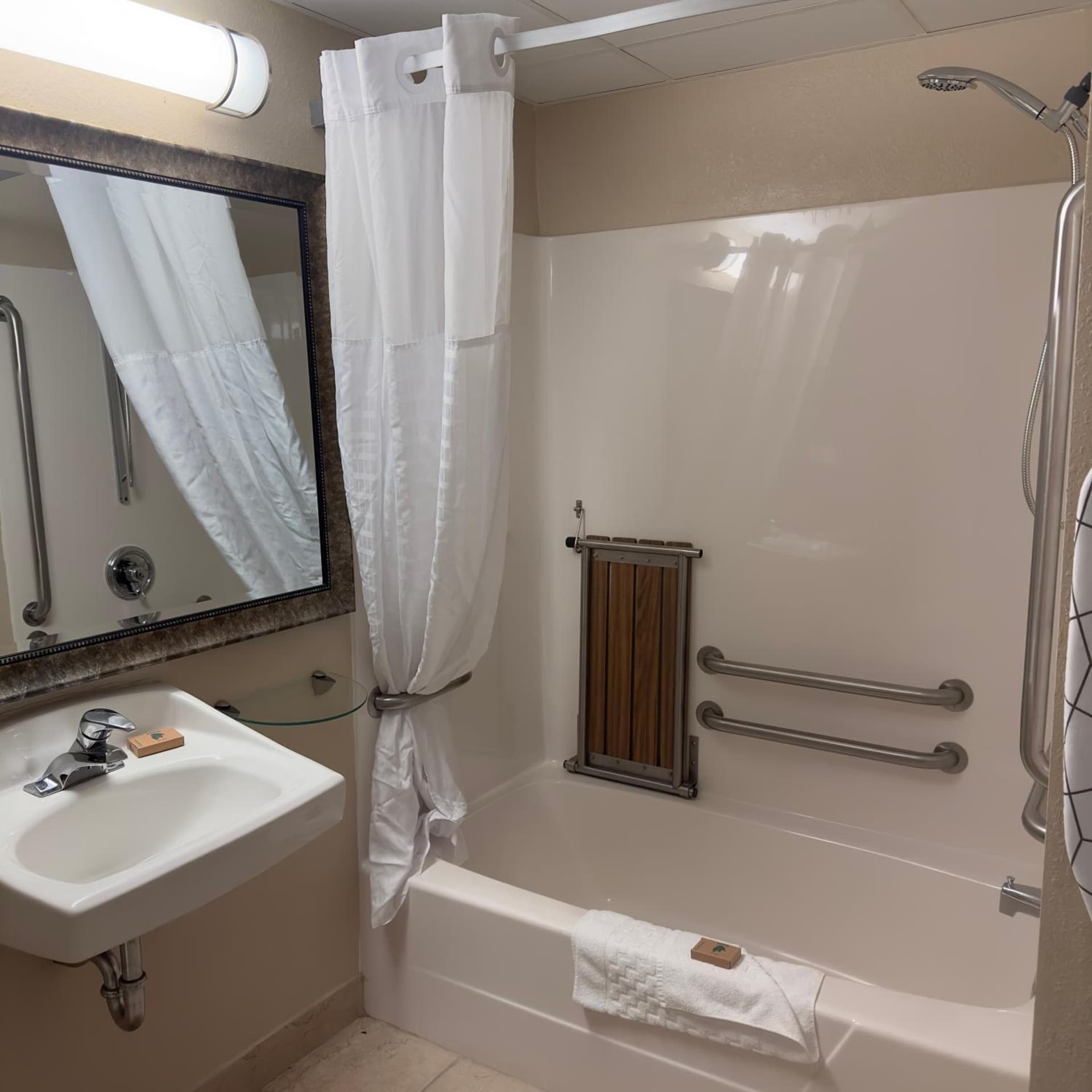 Sleep Inn & Suites near Spirit Mountain gallery photo in Duluth, MN — image 8