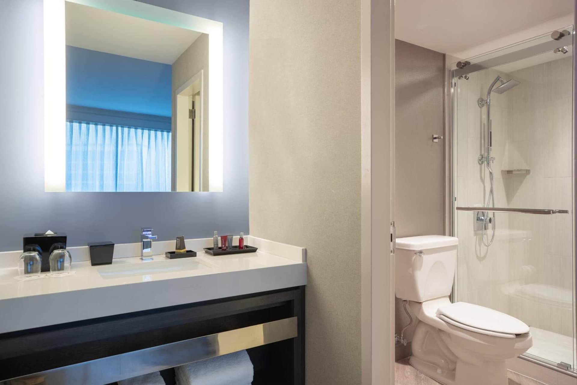 AC Hotel by Marriott Arlington National Landing gallery photo in Arlington, VA — image 14