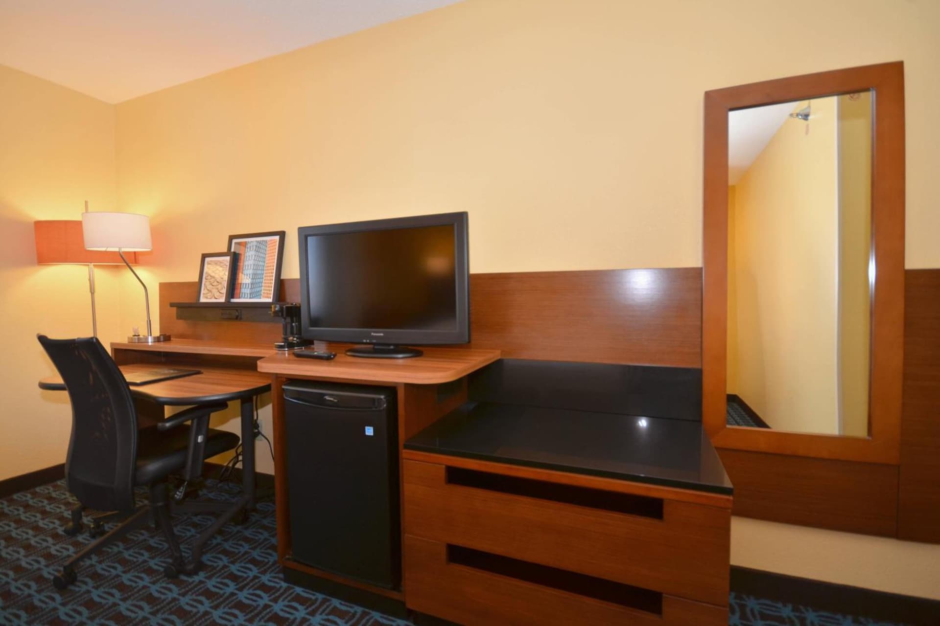 Spark by Hilton Springfield Southwest property views in Springfield, IL — gallery photo 3
