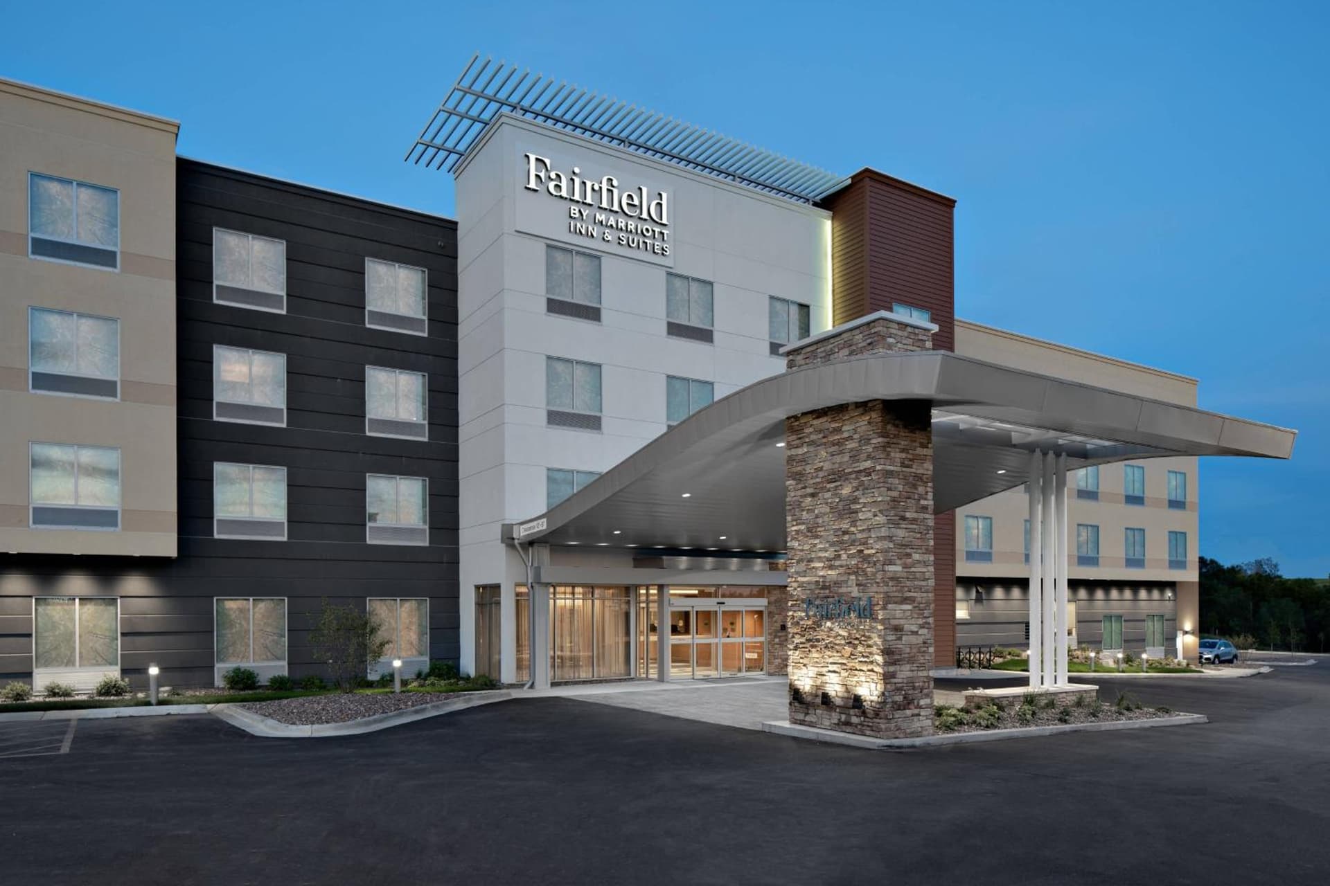 Fairfield Inn & Suites by Marriott Lake Geneva interior in Lake Geneva, WI — gallery photo 2