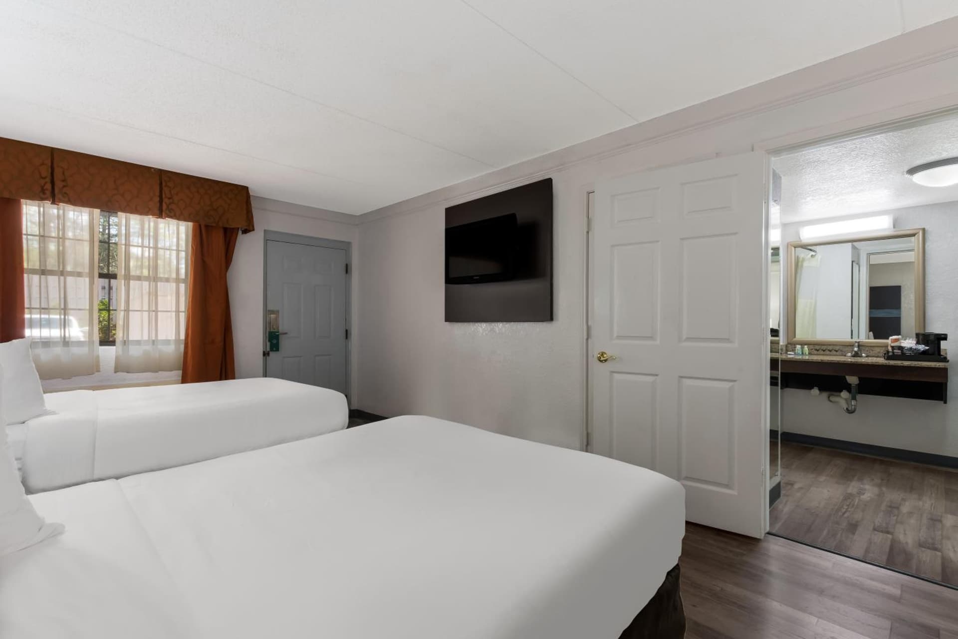 Quality Inn & Suites Airport property views in Charlotte, NC — gallery photo 3