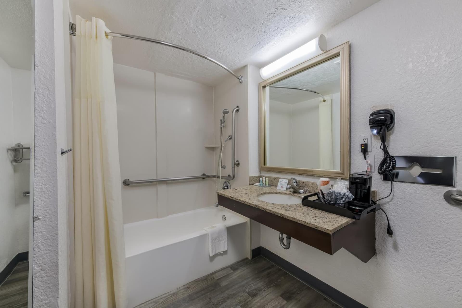 Quality Inn & Suites Airport gallery photo in Charlotte, NC — image 63