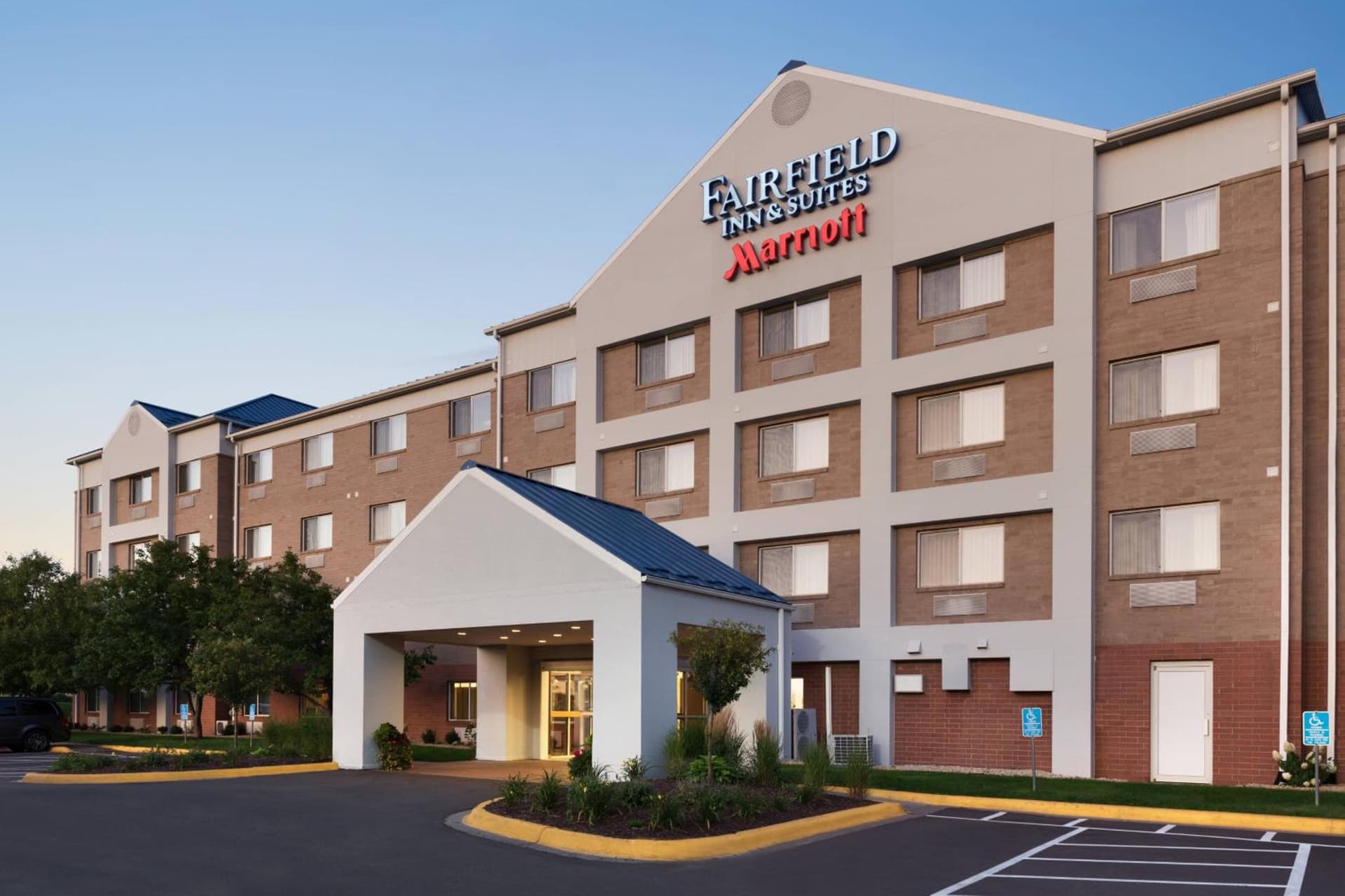 Fairfield Inn & Suites Minneapolis Bloomington/Mall of America featured exterior or lobby in Bloomington, MN — similar hotel