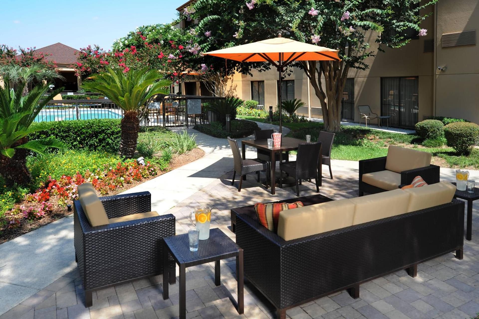 Courtyard by Marriott Houston Hobby Airport interior in Houston, TX — gallery photo 2