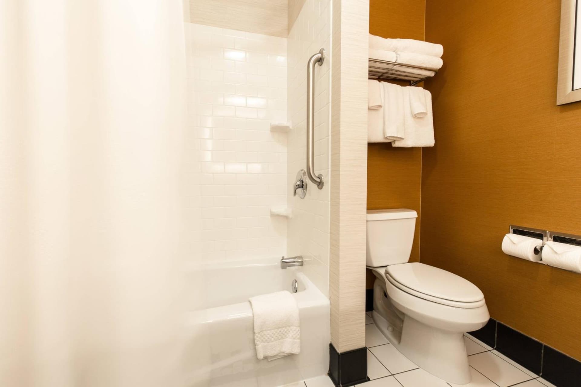 Fairfield Inn and Suites by Marriott Portsmouth Exeter gallery photo in Exeter — image 7
