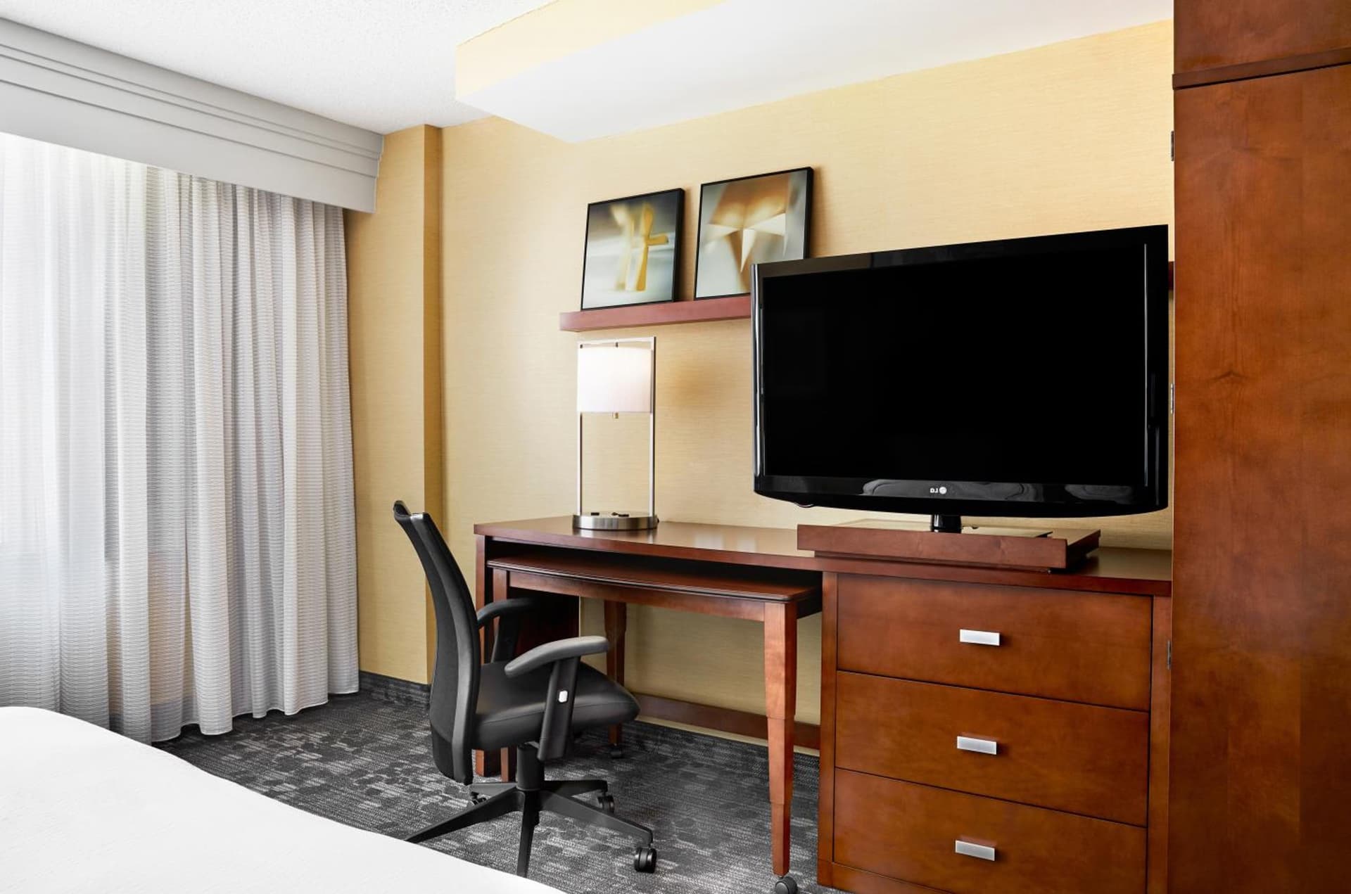 Courtyard by Marriott Norfolk Downtown gallery photo in Norfolk, VA — image 5
