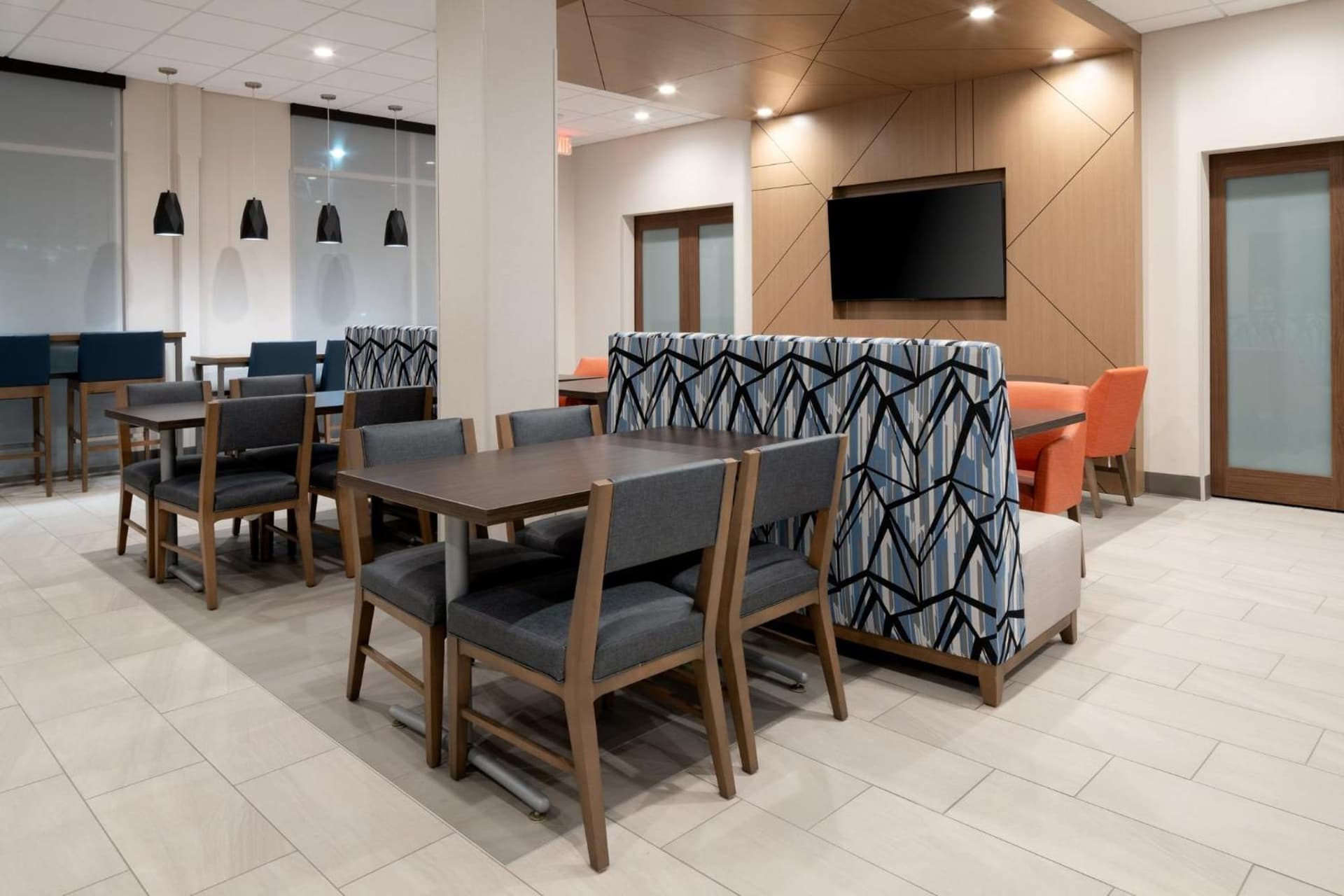 Holiday Inn Express & Suites - Hollister by IHG gallery photo in Hollister, CA — image 66