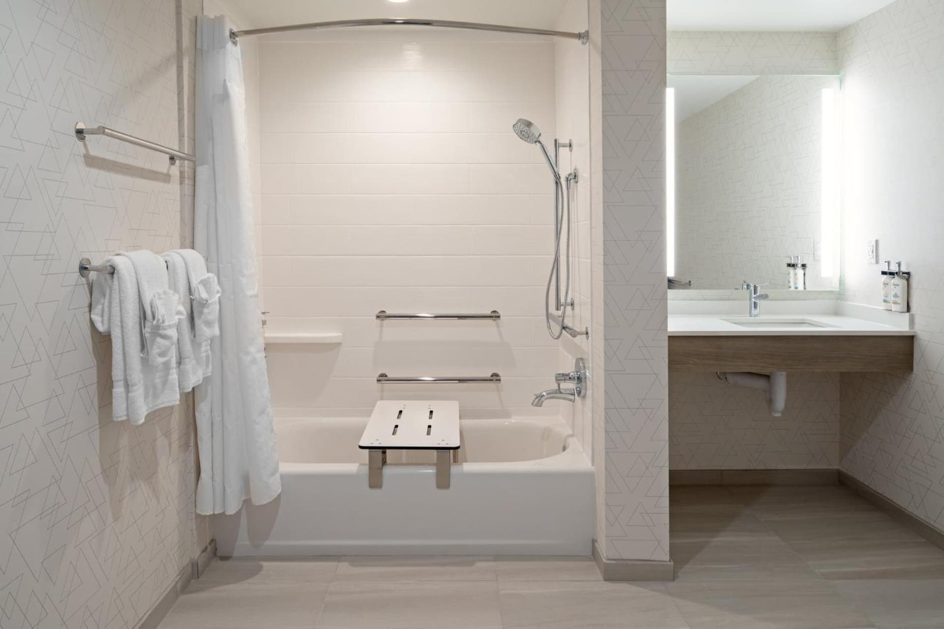Holiday Inn Express & Suites - Hollister by IHG gallery photo in Hollister, CA — image 62