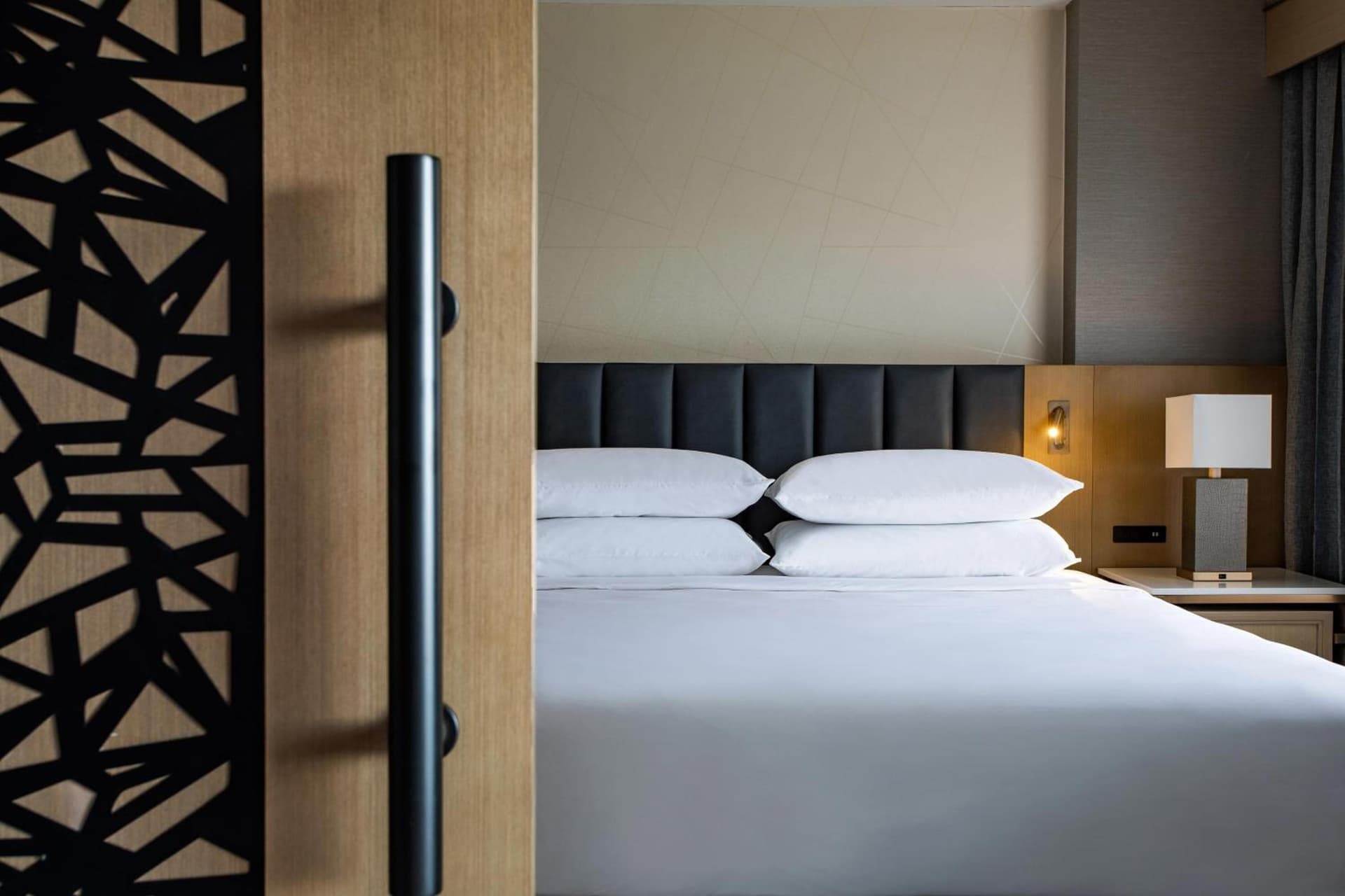 Sheraton Suites Columbus Worthington gallery photo in Columbus, OH — image 7