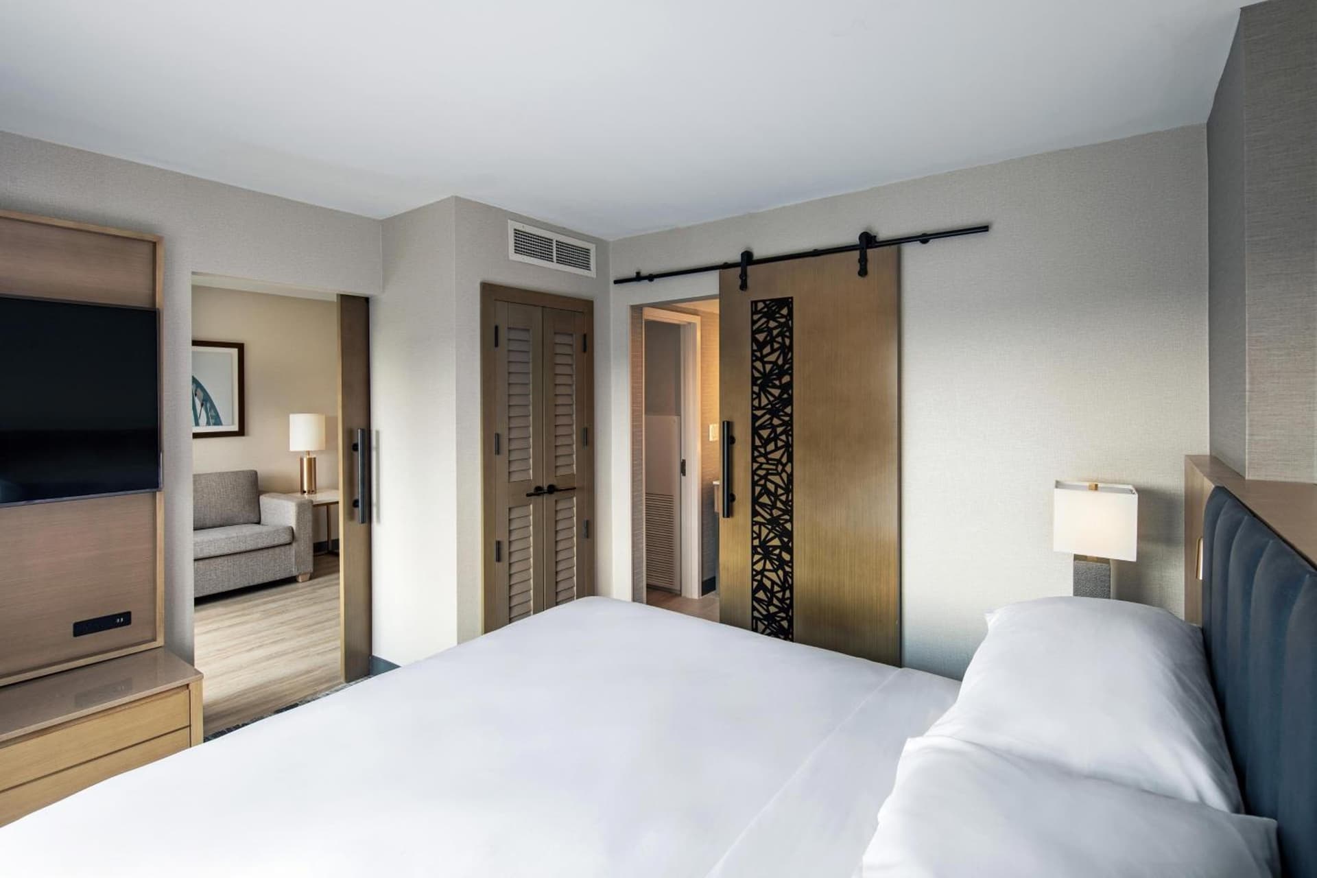 Sheraton Suites Columbus Worthington gallery photo in Columbus, OH — image 32