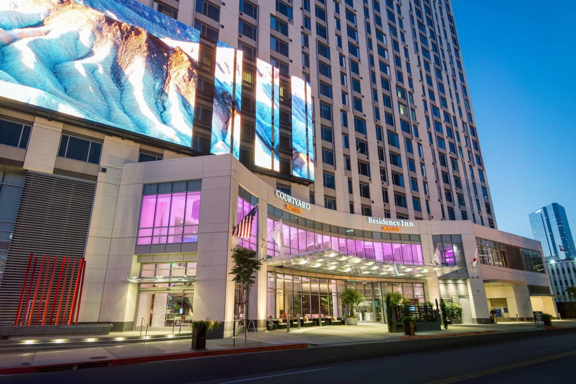 Residence Inn by Marriott Los Angeles L.A. LIVE property views in Los Angeles, CA — gallery photo 3