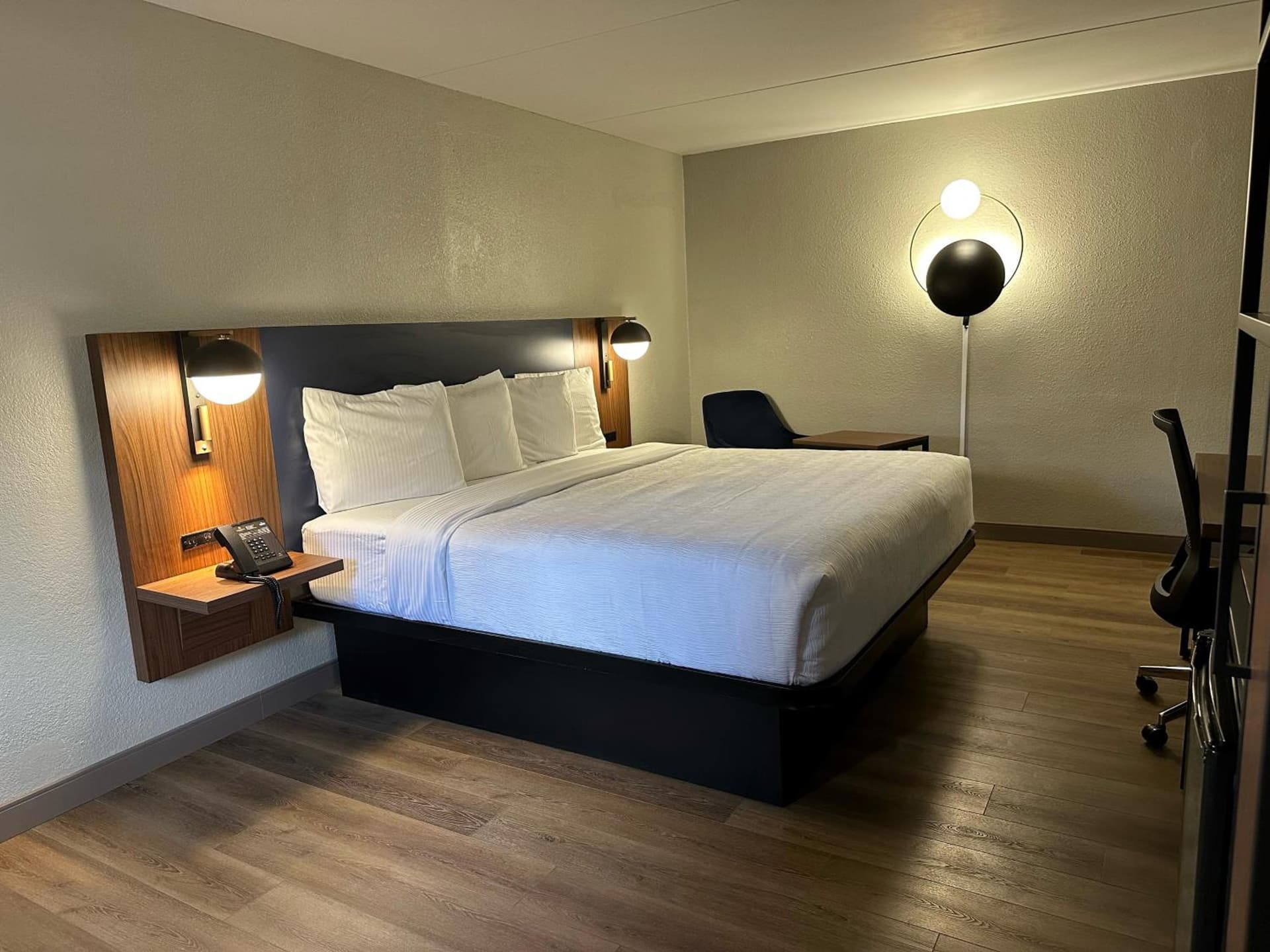 La Quinta Inn by Wyndham Huntsville Research Park interior in Huntsville, AL — gallery photo 2