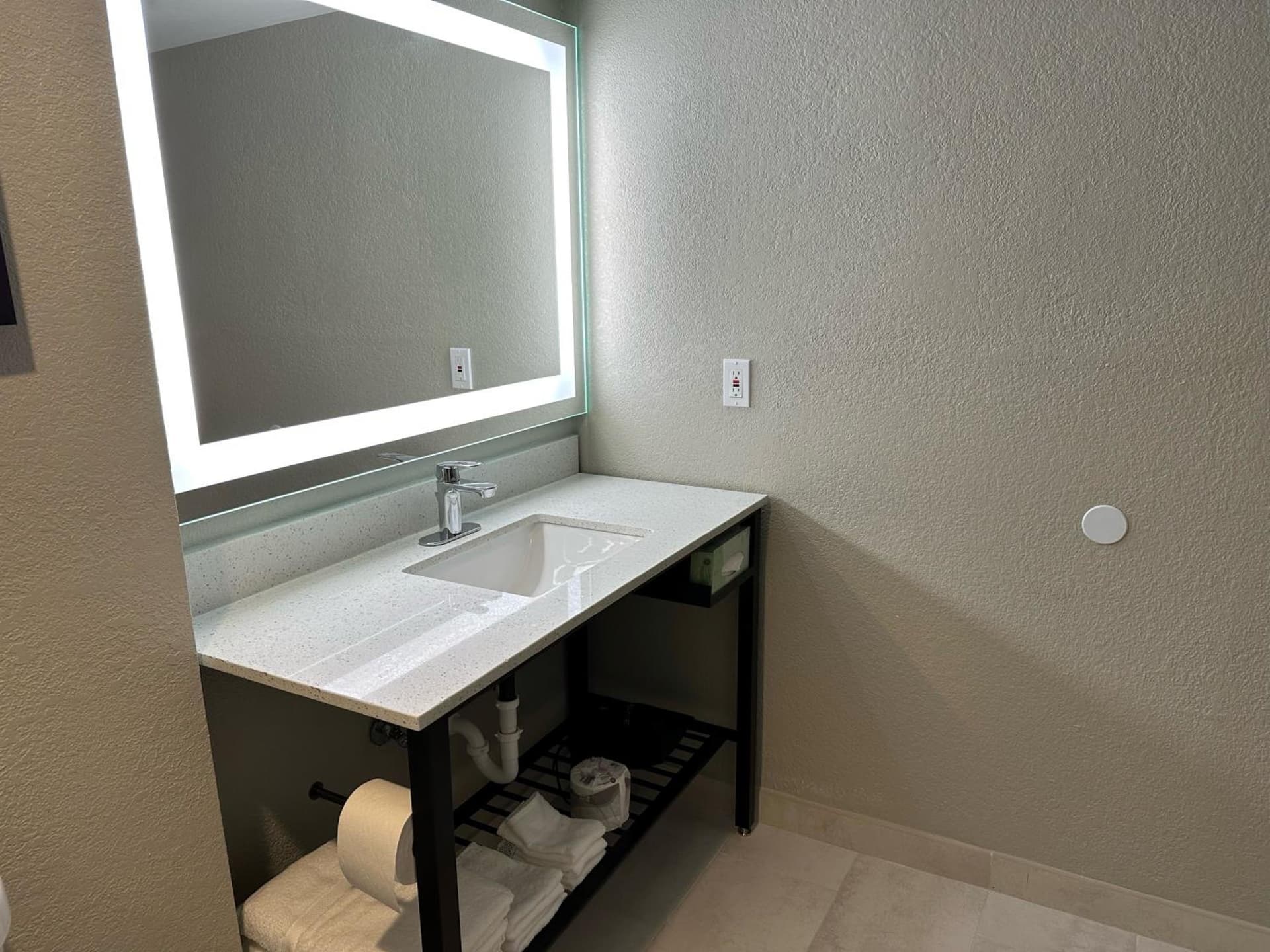 La Quinta Inn by Wyndham Huntsville Research Park property views in Huntsville, AL — gallery photo 3