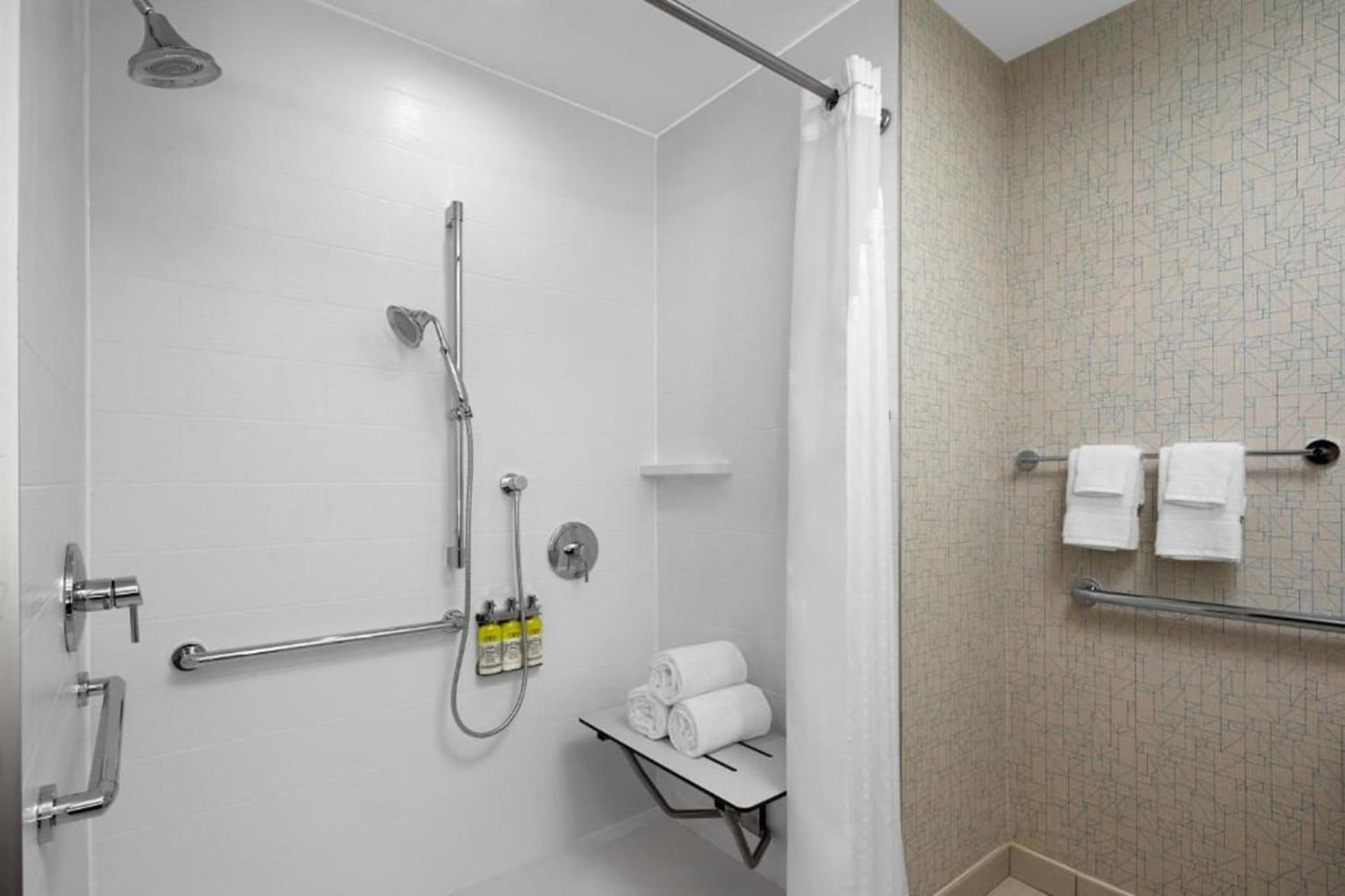 Holiday Inn Express & Suites Woodside LaGuardia Airport interior in Queens, NY — gallery photo 2