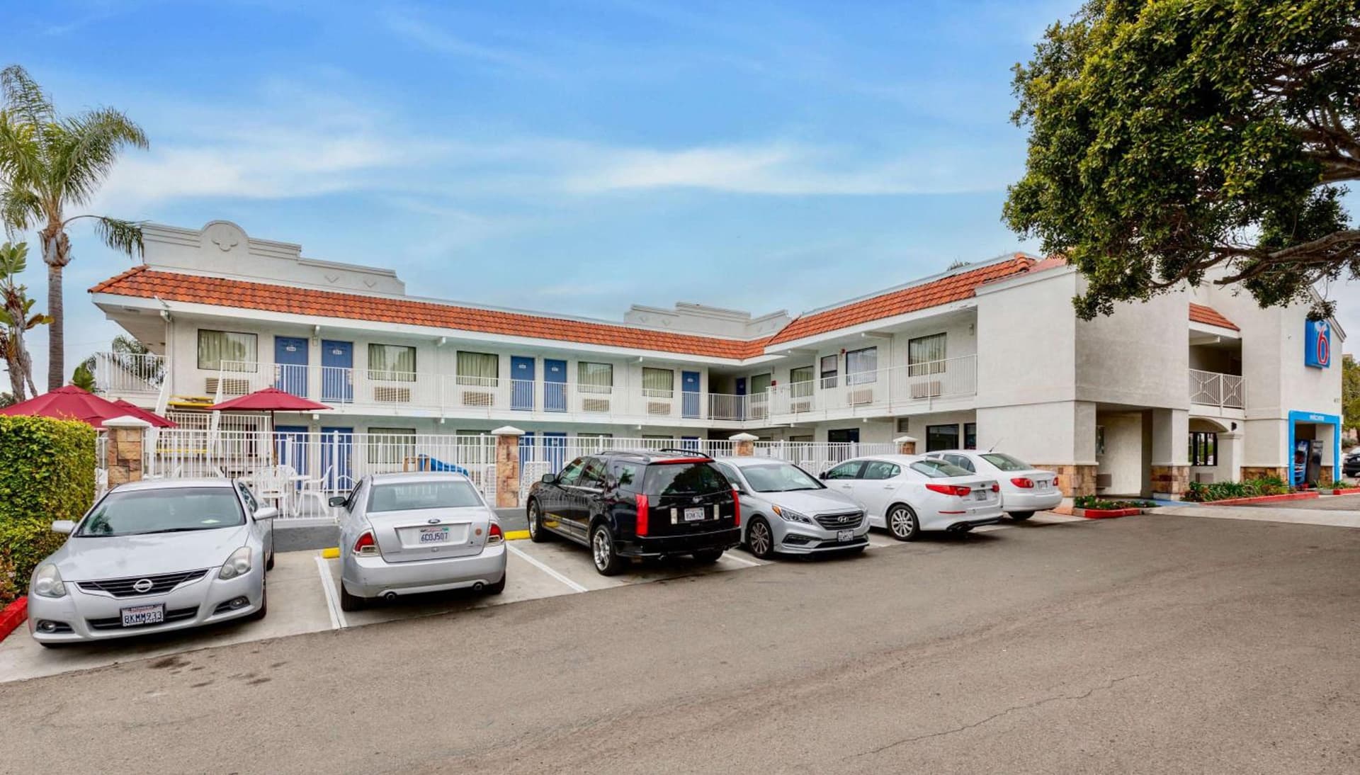 Motel 6-Carlsbad, CA - East Near LEGOLAND interior in Carlsbad, CA — gallery photo 2