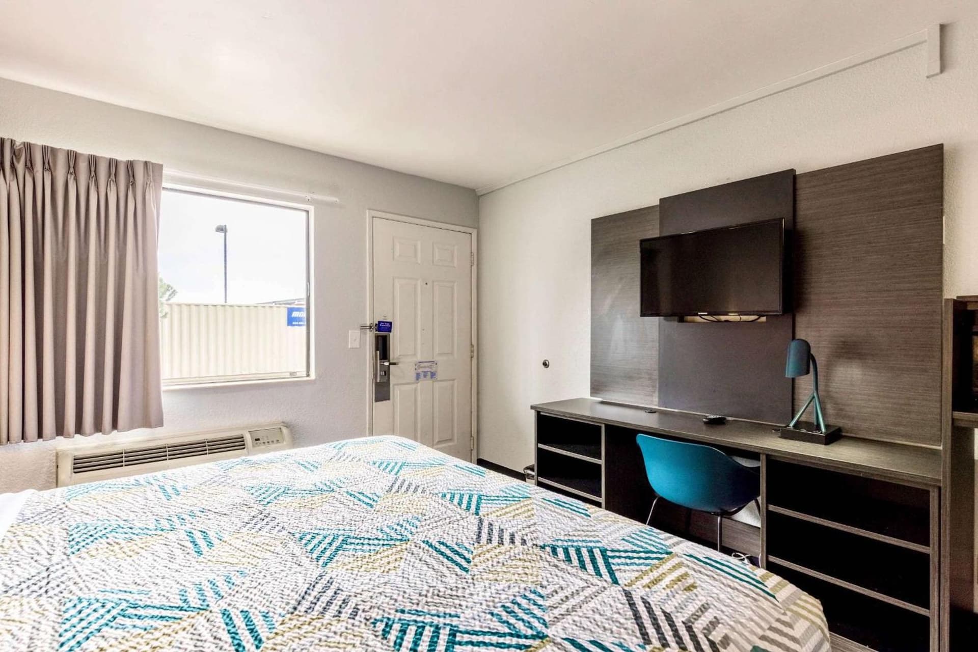 Motel 6-Carlsbad, CA - East Near LEGOLAND gallery photo in Carlsbad, CA — image 17