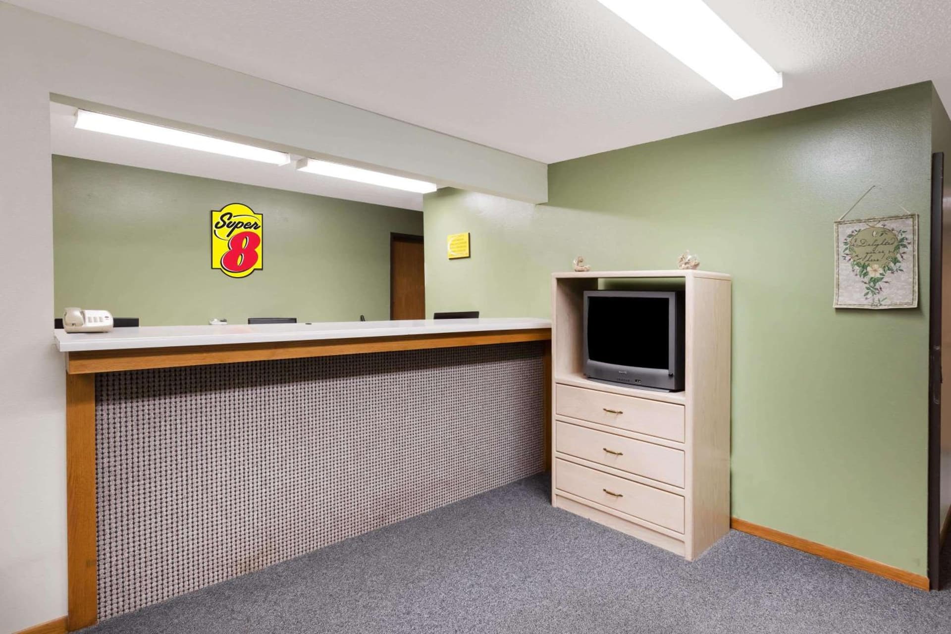 Super 8 by Wyndham Estherville property views in Estherville, IA — gallery photo 3