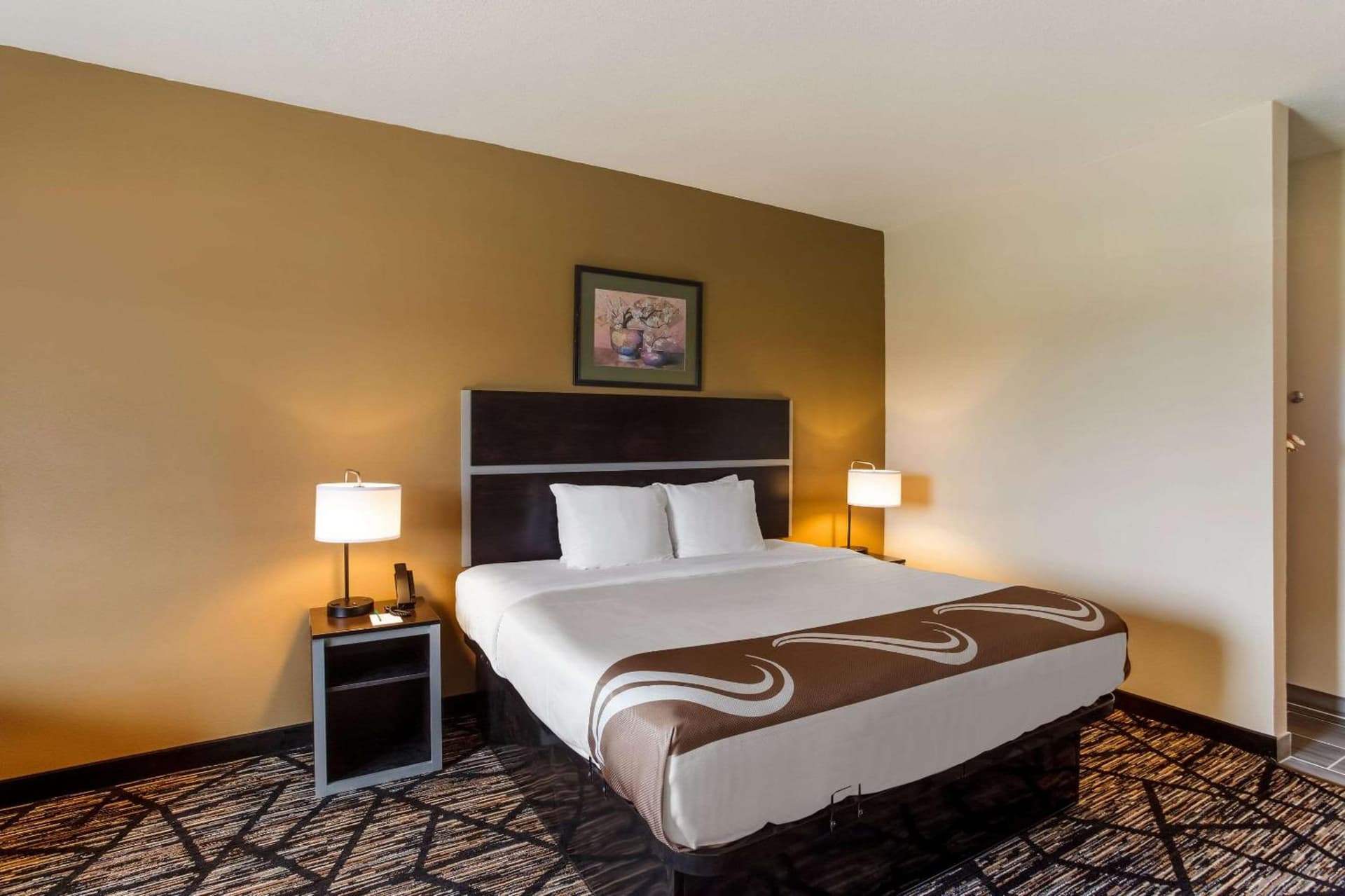 Quality Inn & Suites Pearl-Jackson interior in Pearl, MS — gallery photo 2
