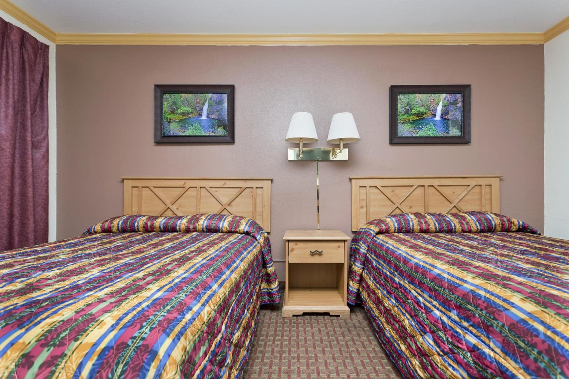 National 9 Inn - Placerville gallery photo in Placerville, CA — image 28