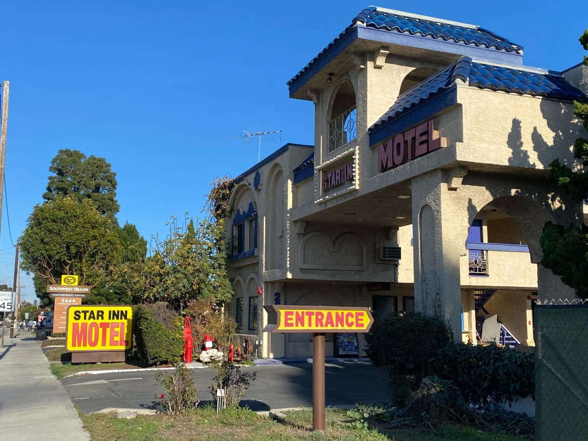 Star Inn Motel interior in Costa Mesa, CA — gallery photo 2