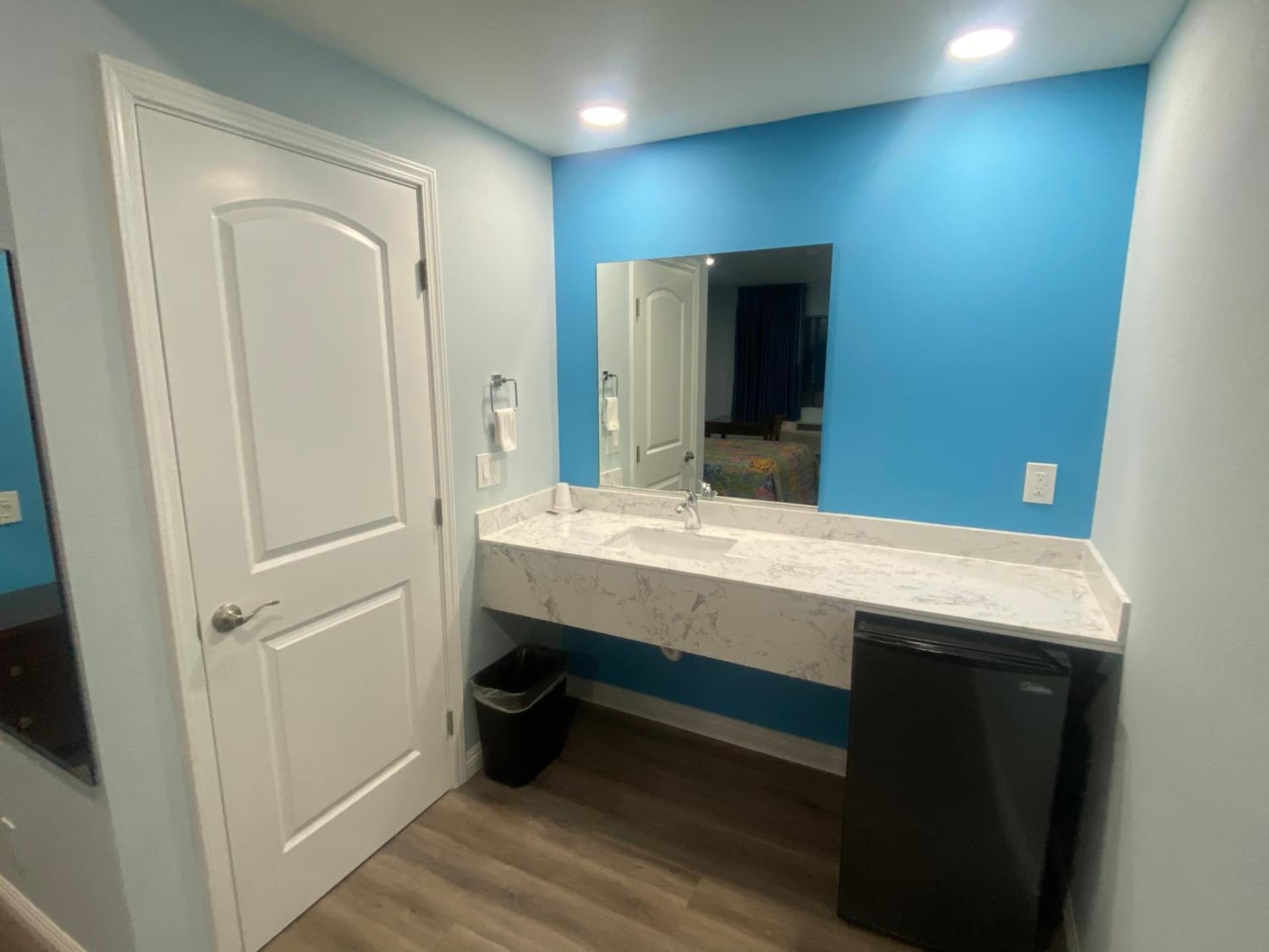 Star Inn Motel property views in Costa Mesa, CA — gallery photo 3