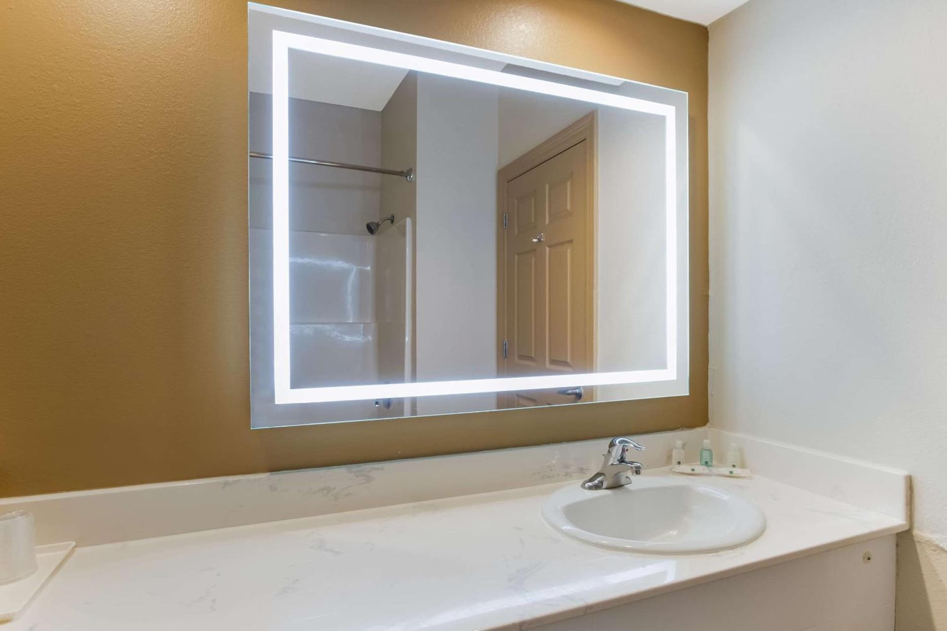 Quality Inn & Suites Pearl-Jackson property views in Pearl, MS — gallery photo 3