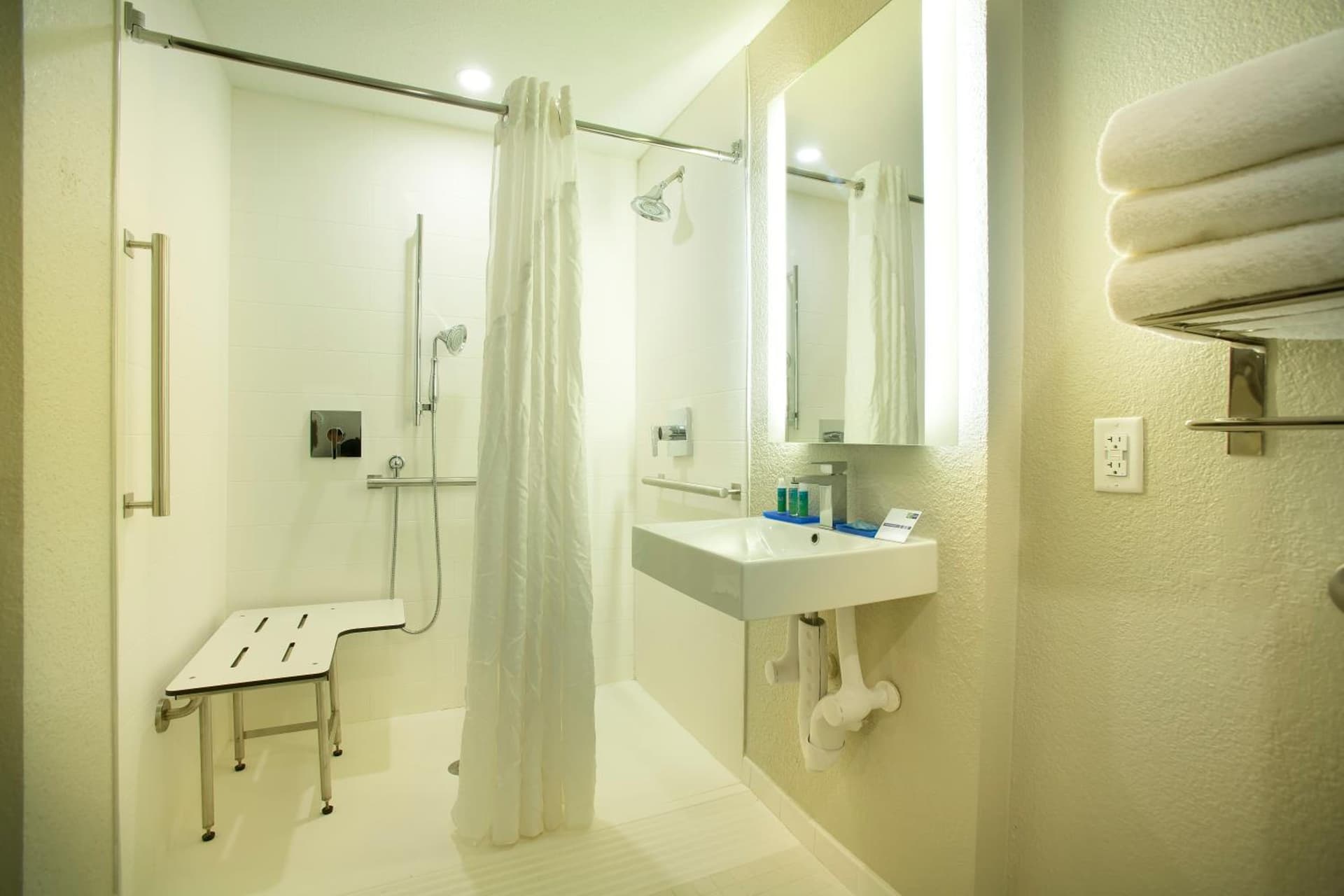 Holiday Inn Express & Suites S Lake Buena Vista by IHG interior in Kissimmee, FL — gallery photo 2