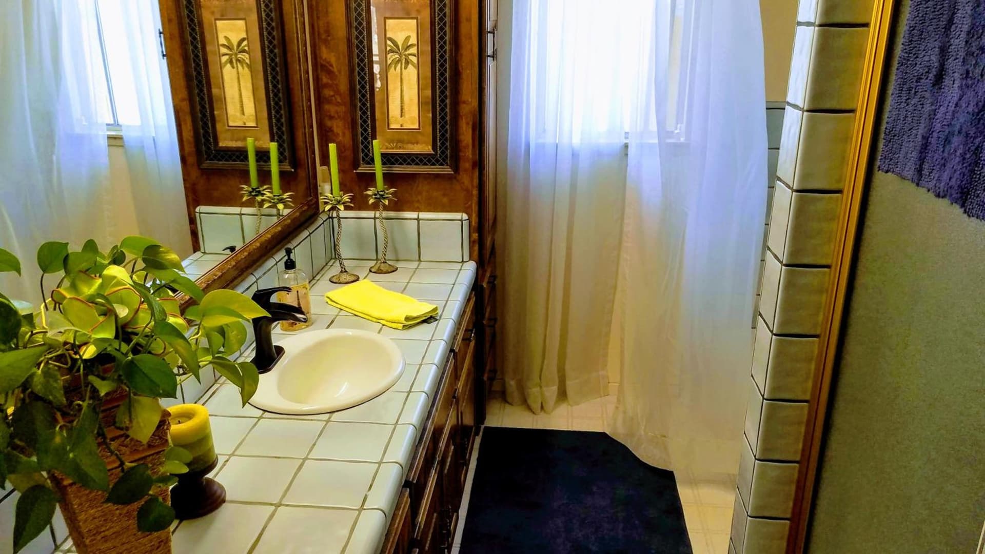 Tropical Retreat Close to Beach interior in Grover Beach, CA — gallery photo 2