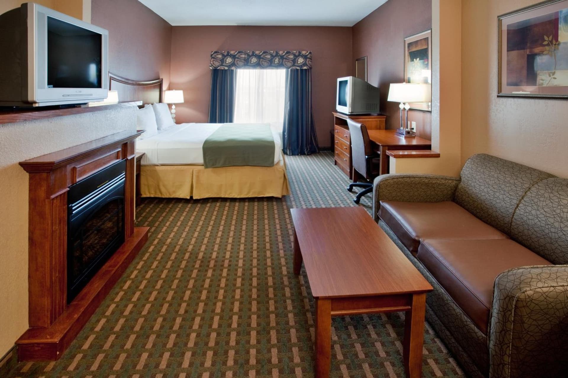 Holiday Inn Express Hotel & Suites Suffolk by IHG gallery photo in Suffolk, VA — image 11