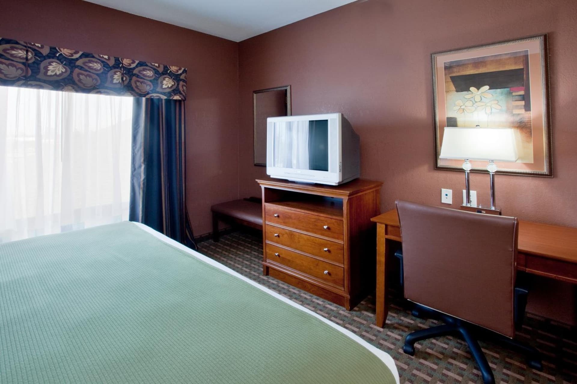 Holiday Inn Express Hotel & Suites Suffolk by IHG gallery photo in Suffolk, VA — image 16